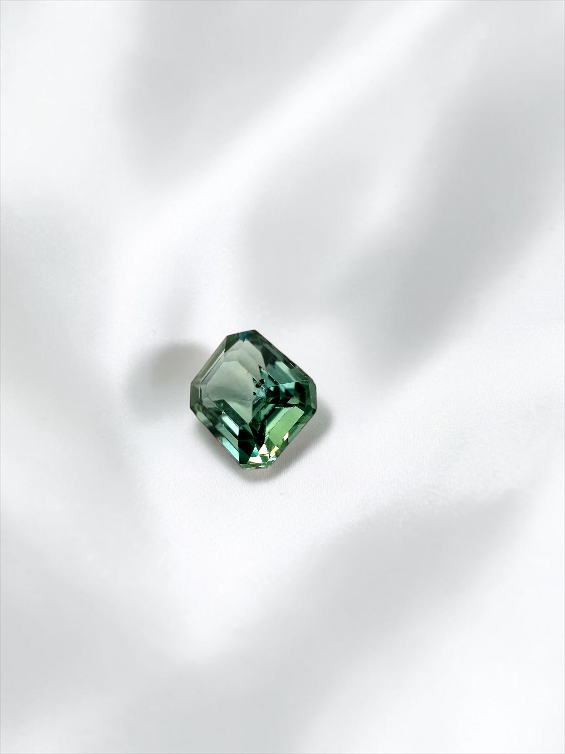 Faceted Sapphire from Madagascar 0,65ct - BSA01