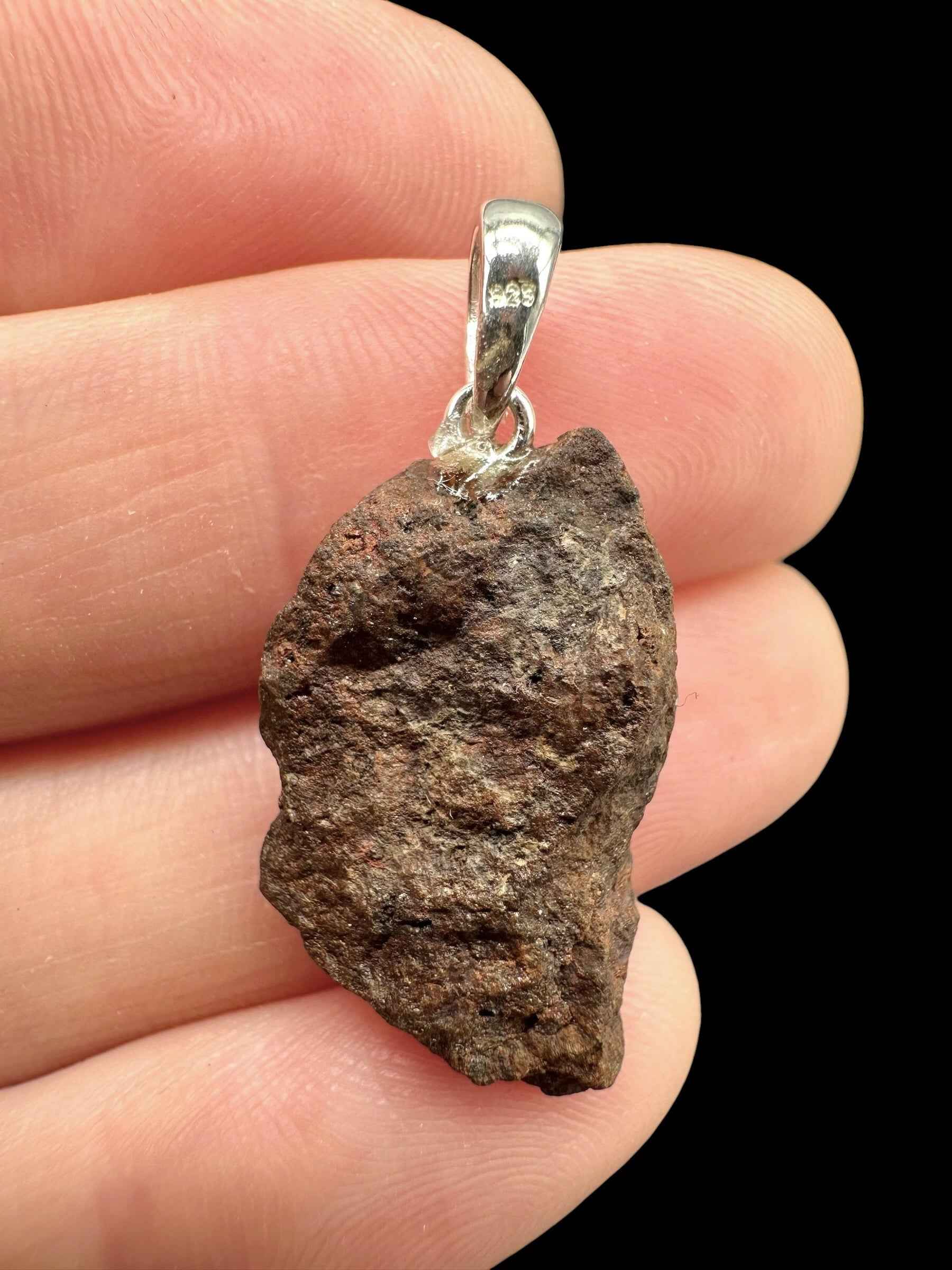 Ciondolo in argento con meteorite NWA X (condrite) 2,9g - SP/KM01