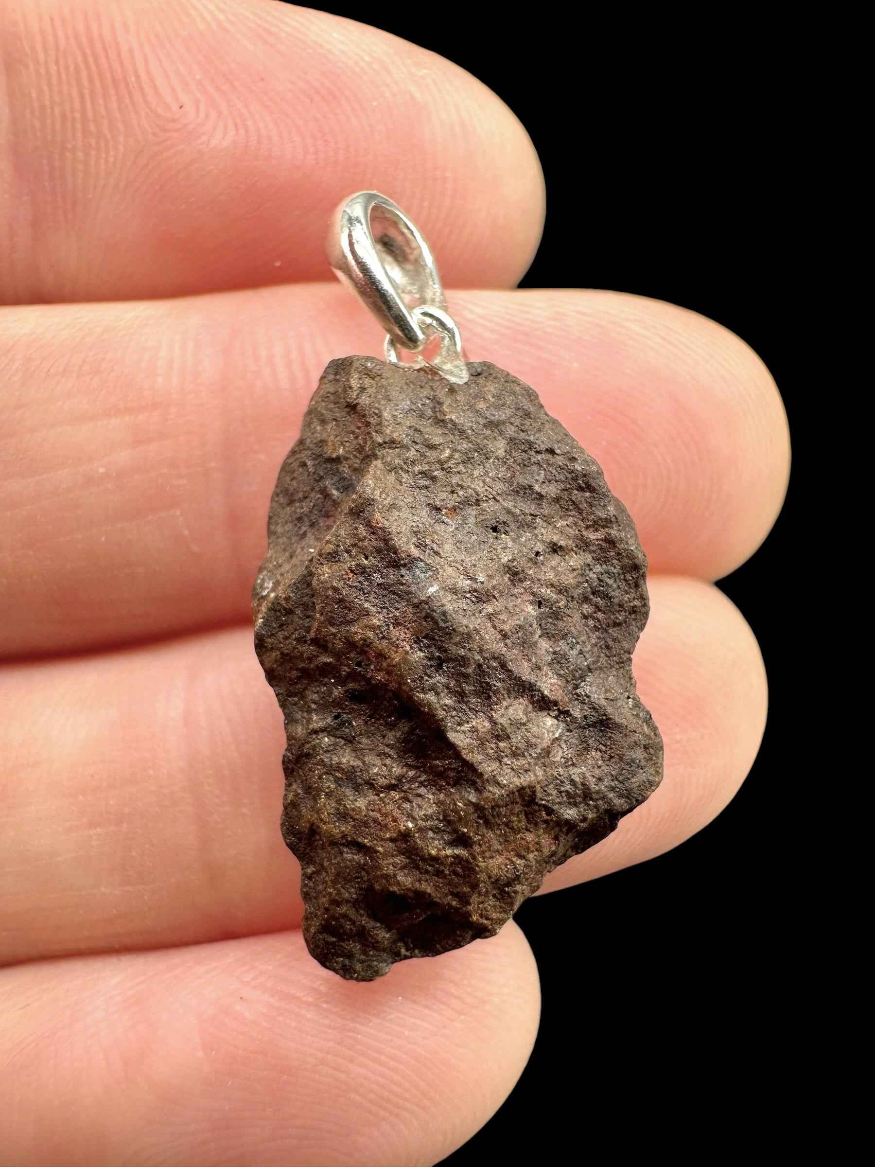 Ciondolo in argento con meteorite NWA X (condrite) 2,9g - SP/KM01