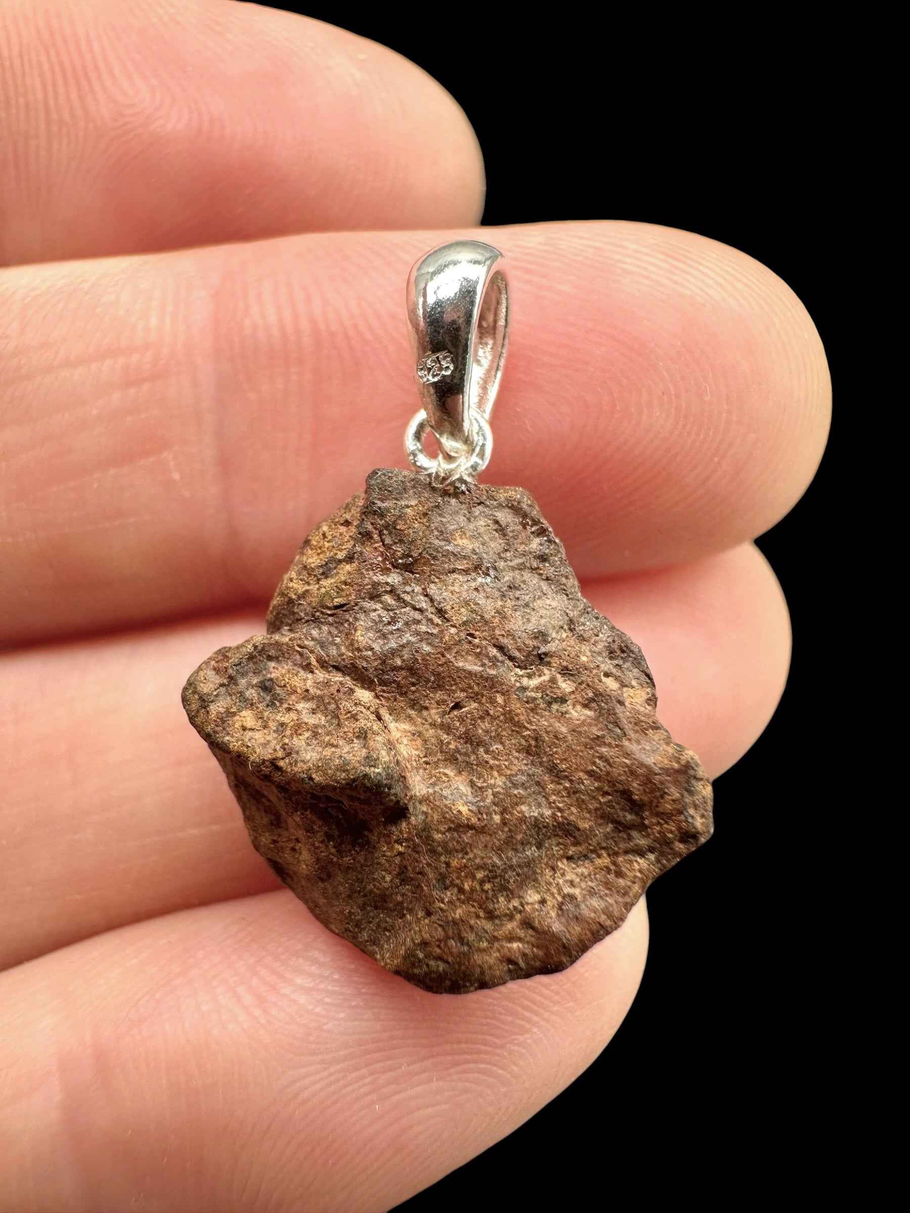 Ciondolo in argento con meteorite NWA X (condrite) 3,2g - SP/KM02