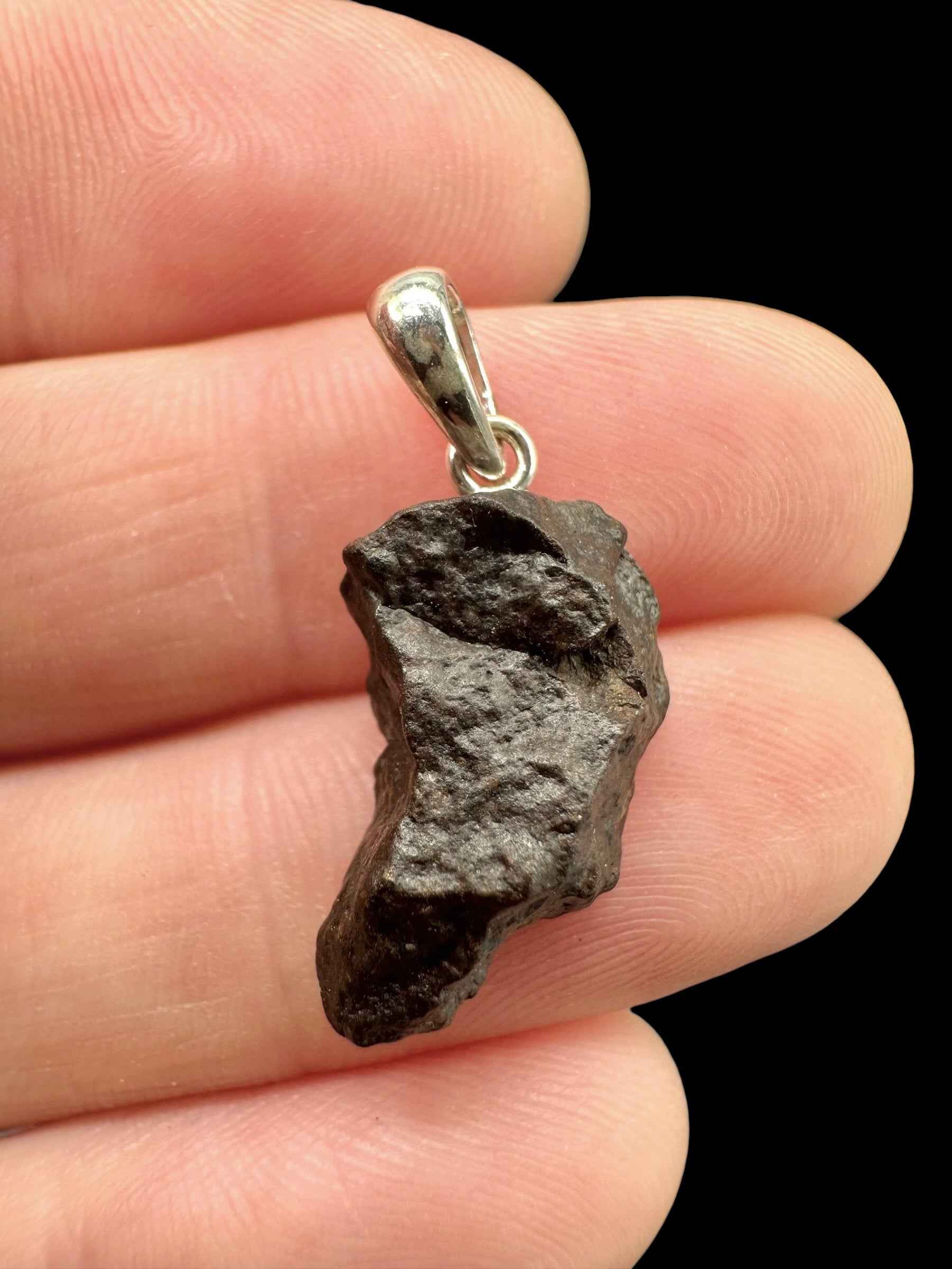 Ciondolo in argento con meteorite NWA X (condrite) 1,7g - SP/KM03