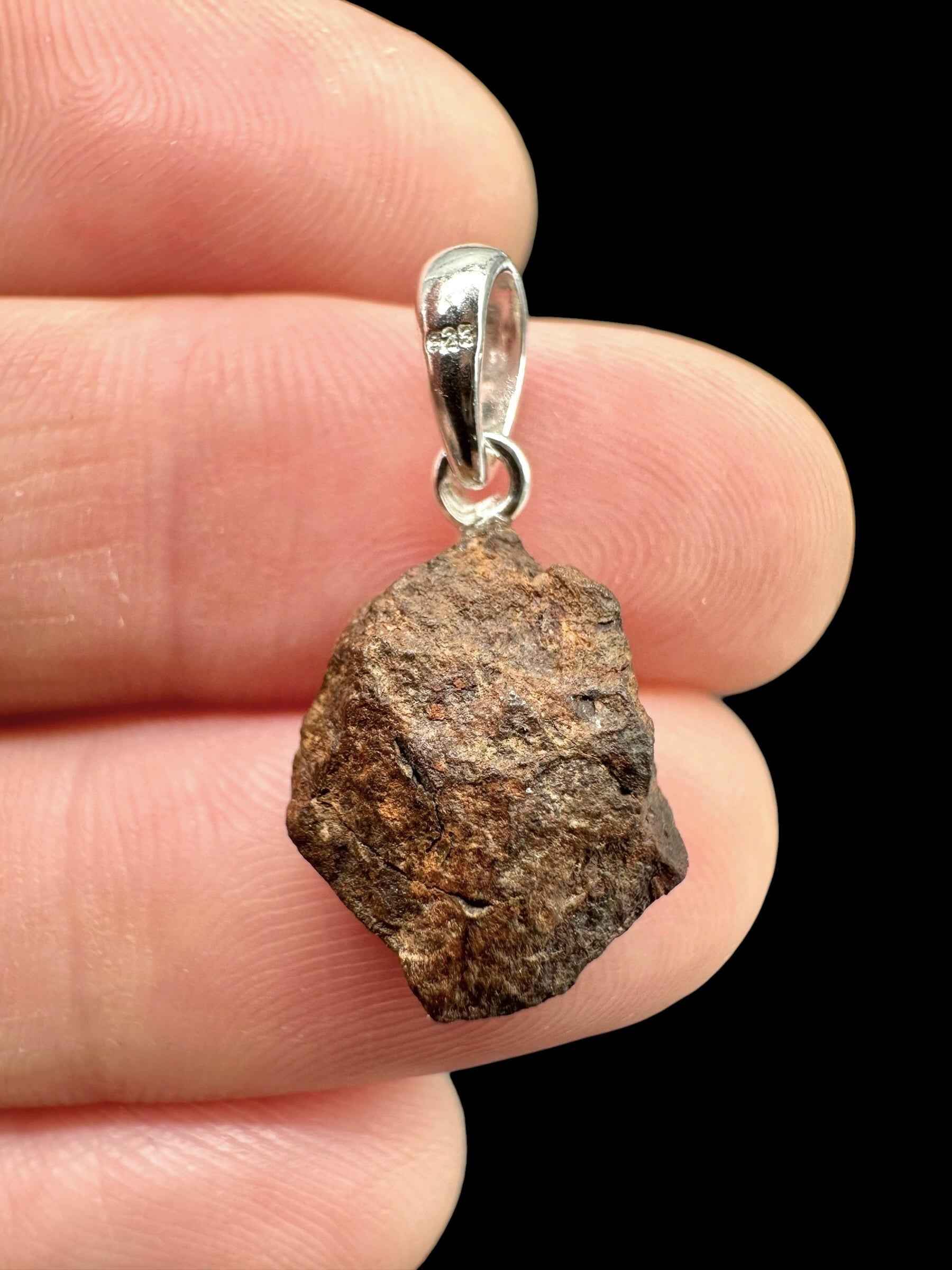 Ciondolo in argento con meteorite NWA X (condrite) 1,5g - SP/KM05