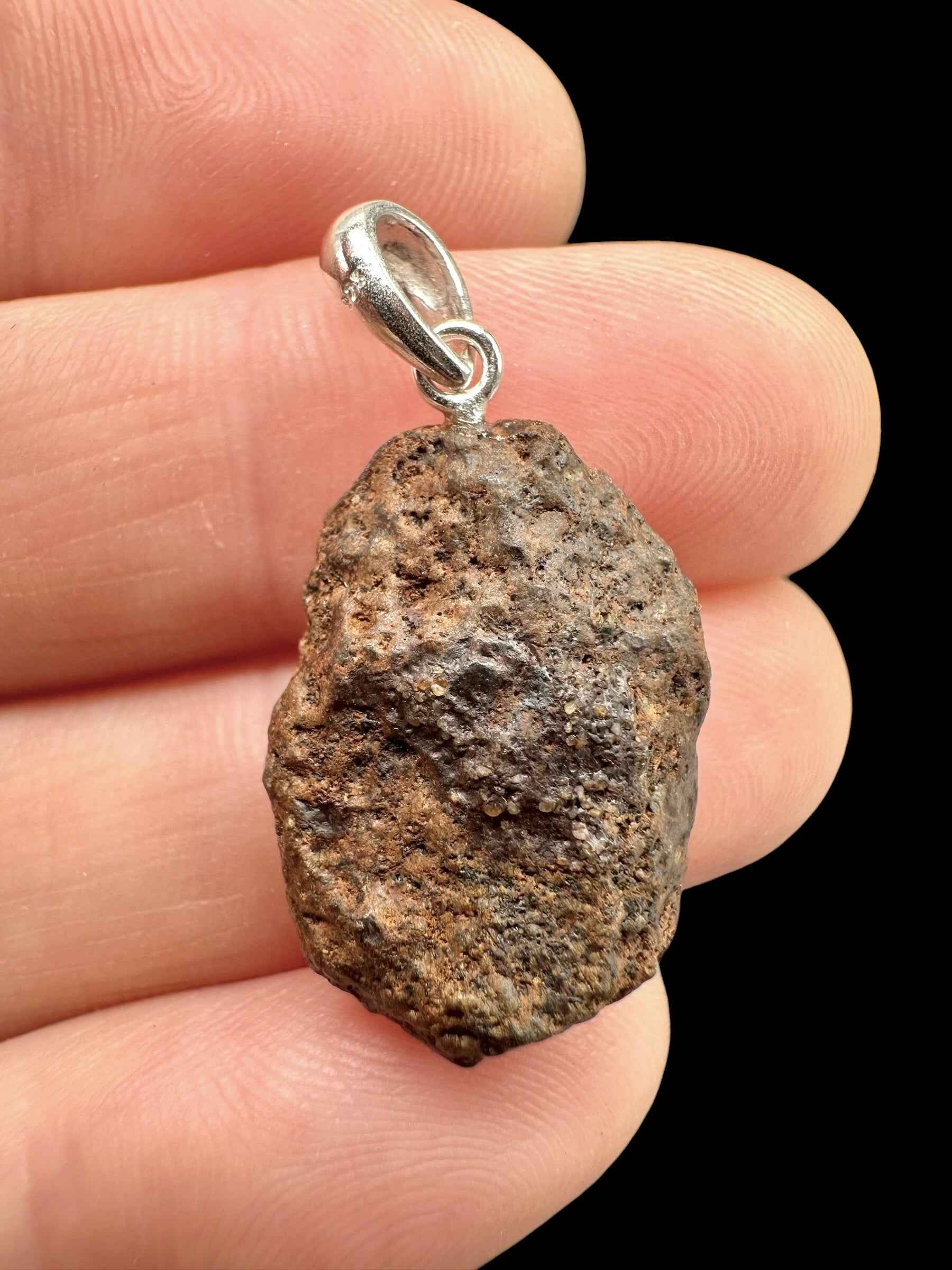 Ciondolo in argento con meteorite NWA X (condrite) 2,8g - SP/KM06