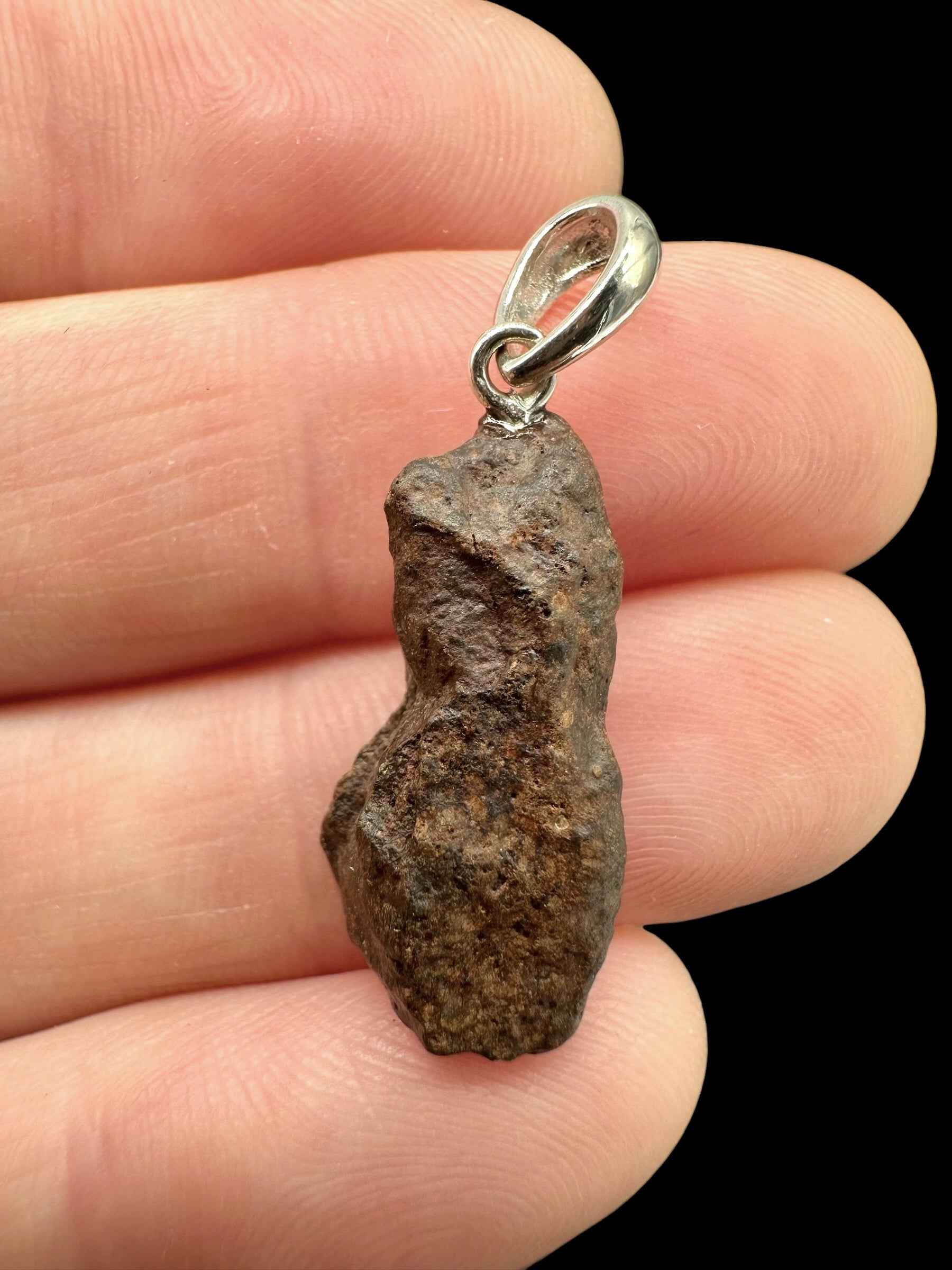 Ciondolo in argento con meteorite NWA X (condrite) 1,6g - SP/KM07