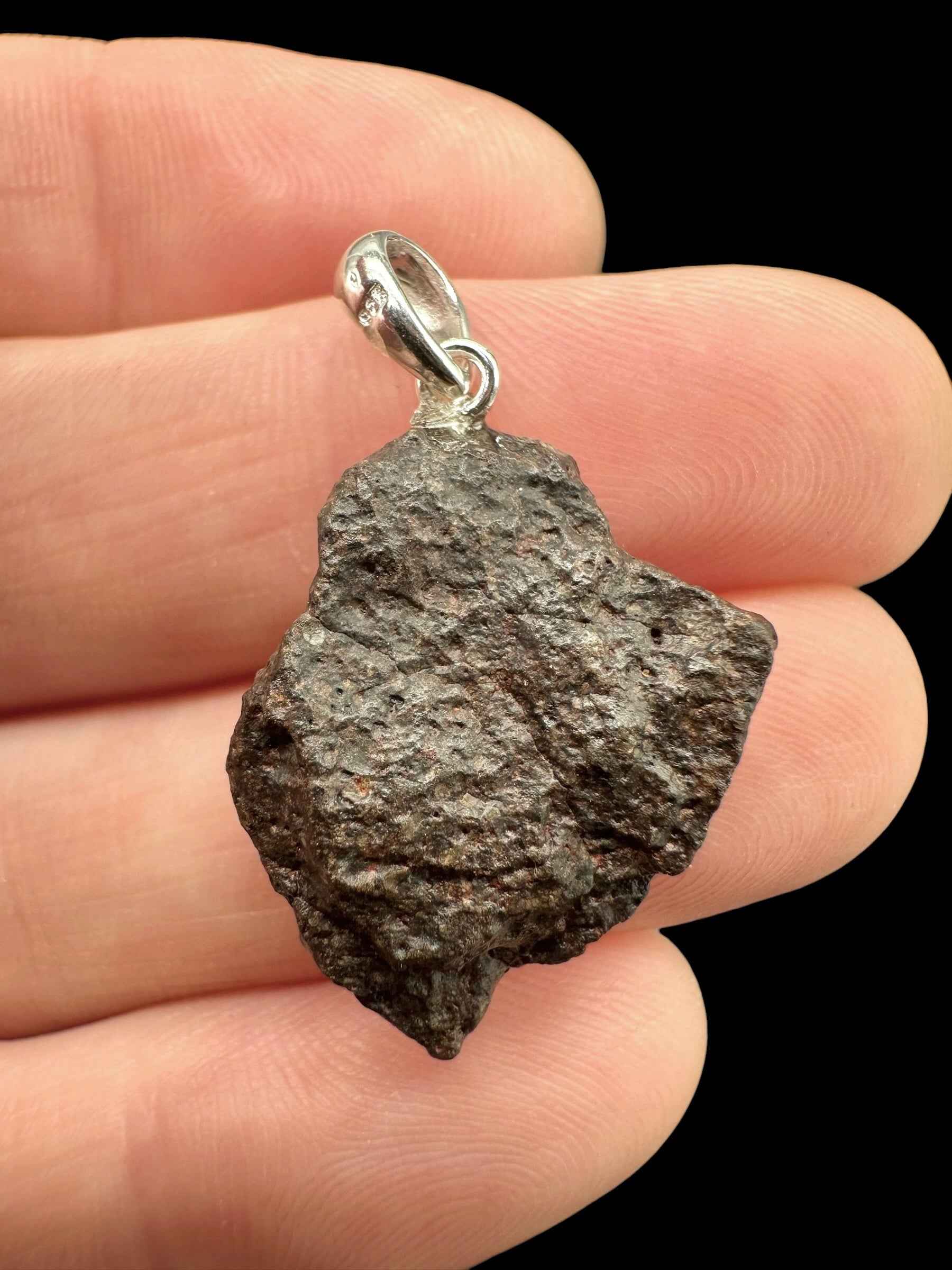 Ciondolo in argento con meteorite NWA X (condrite) 3,2g - SP/KM08