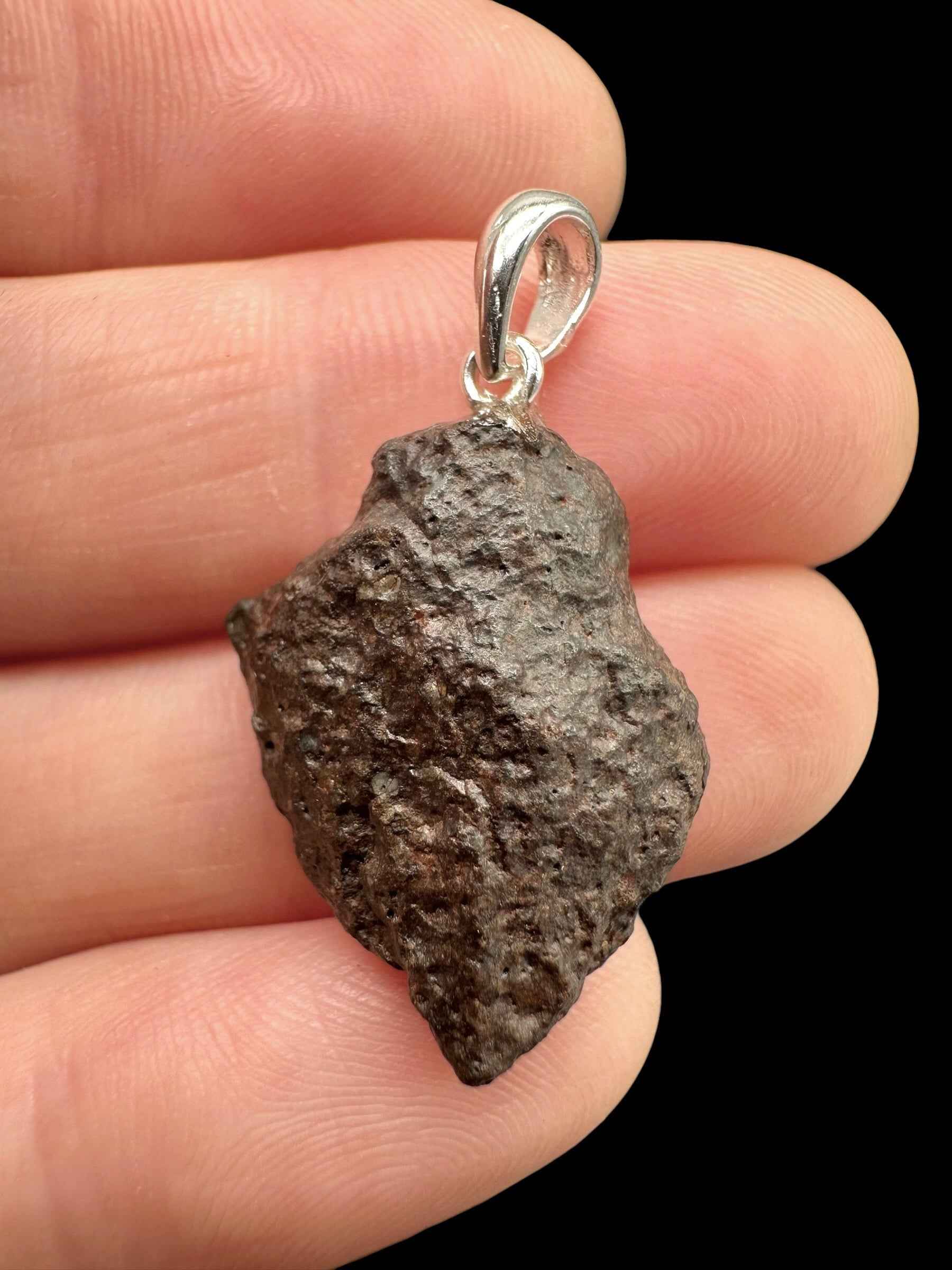 Ciondolo in argento con meteorite NWA X (condrite) 3,2g - SP/KM08