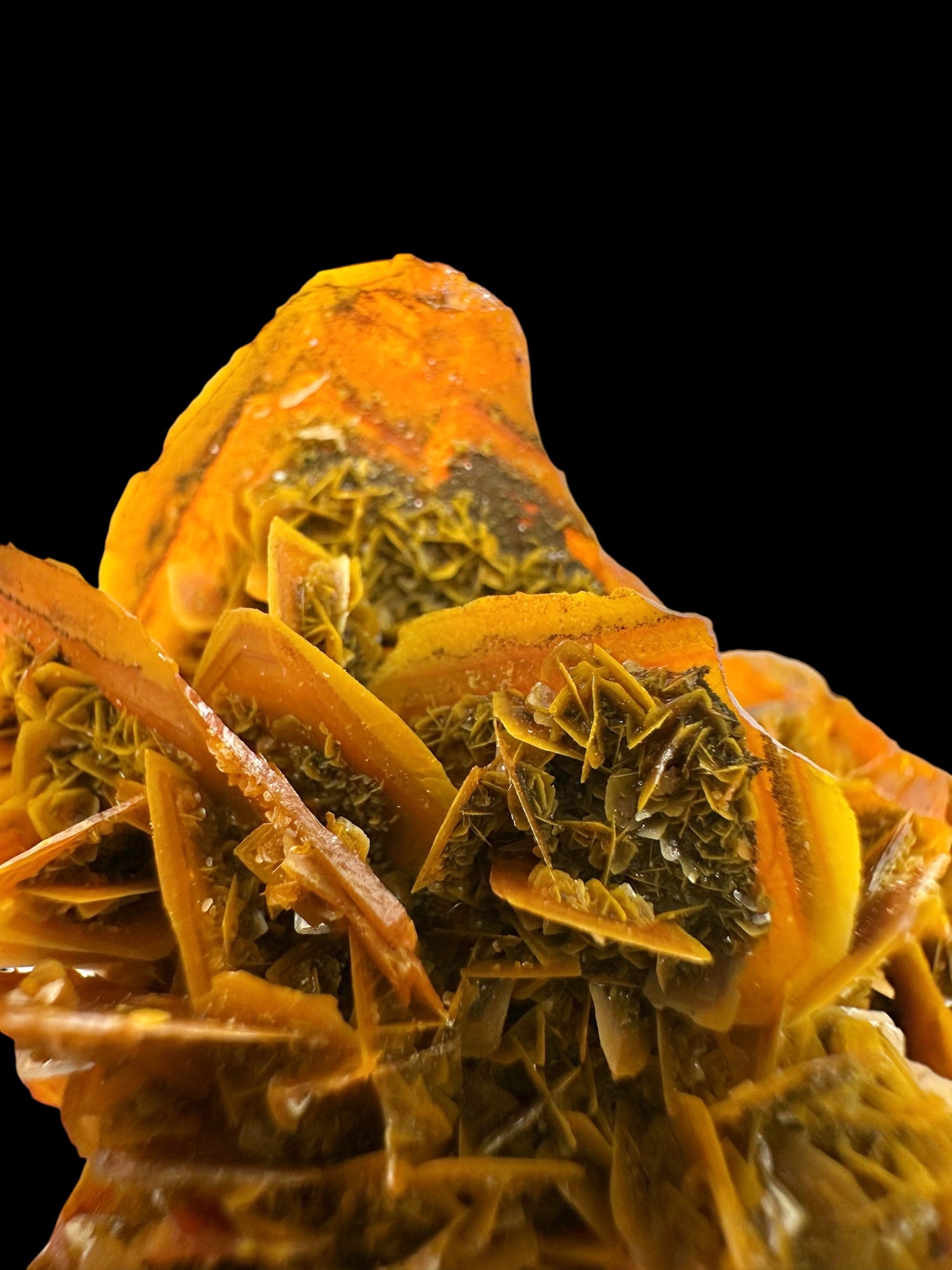 Wulfenite – Kuruktag Mountains – Xinjiang Uygur, China - WY031