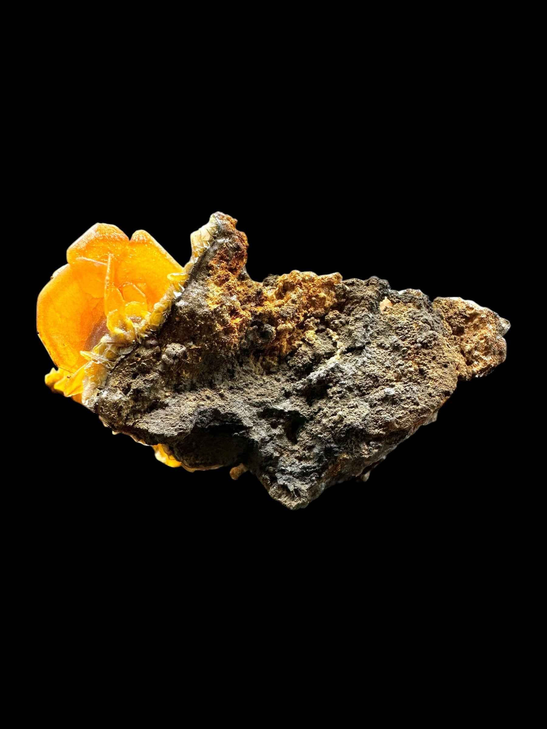 Wulfenite – Kuruktag Mountains – Xinjiang Uygur, China - WY032