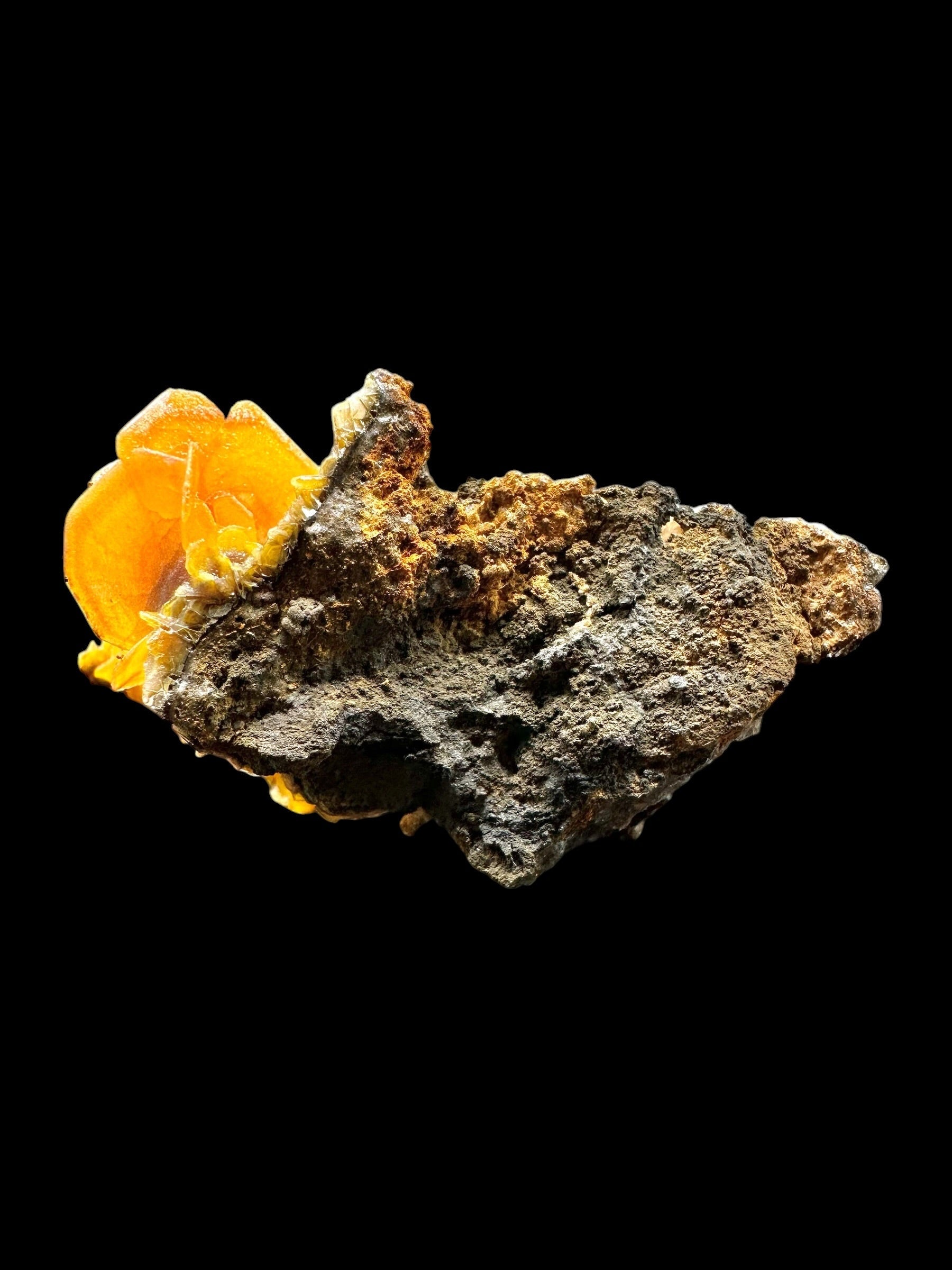 Wulfenite – Kuruktag Mountains – Xinjiang Uygur, China - WY032