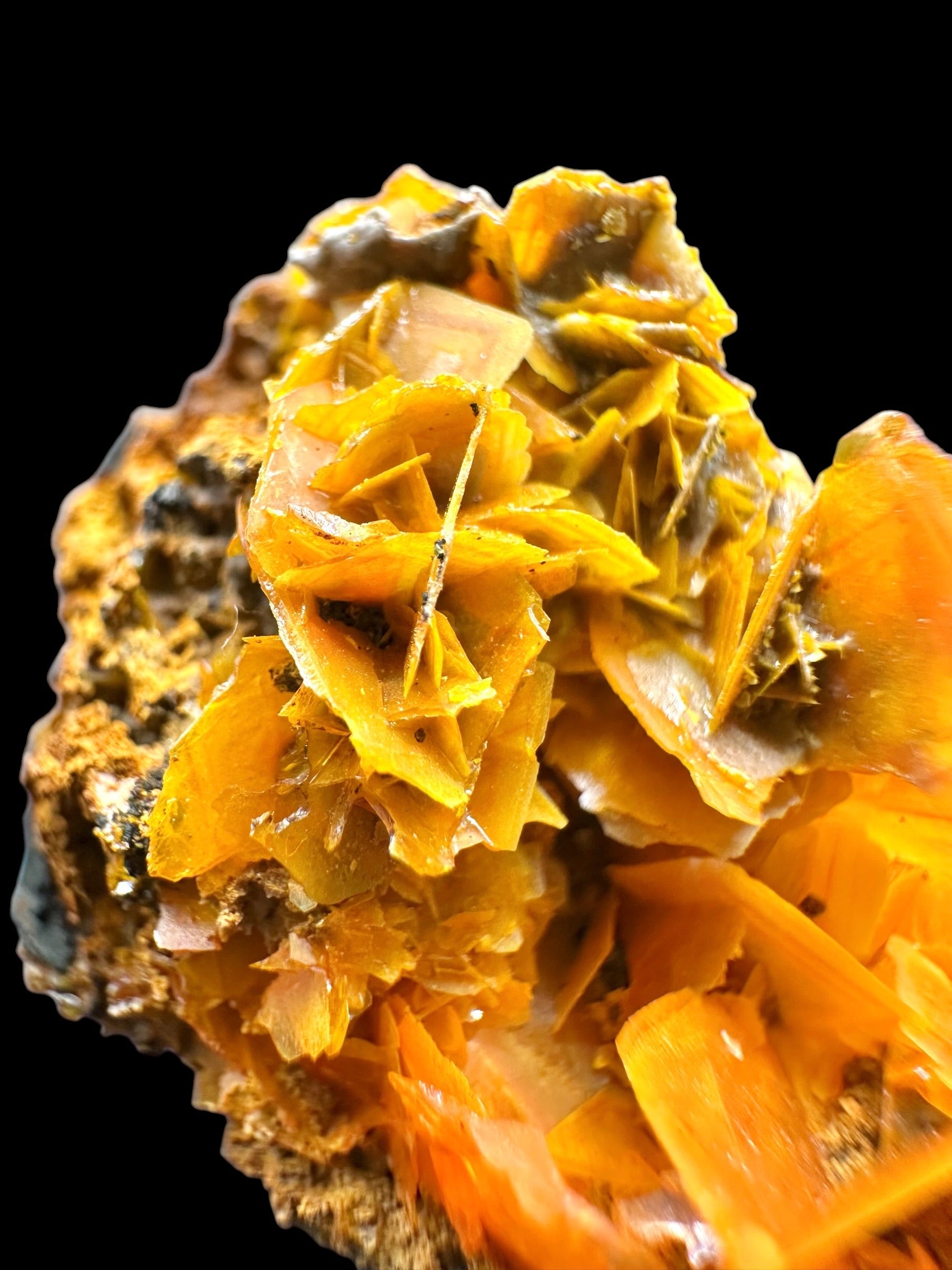 Wulfenite – Kuruktag Mountains – Xinjiang Uygur, China - WY033