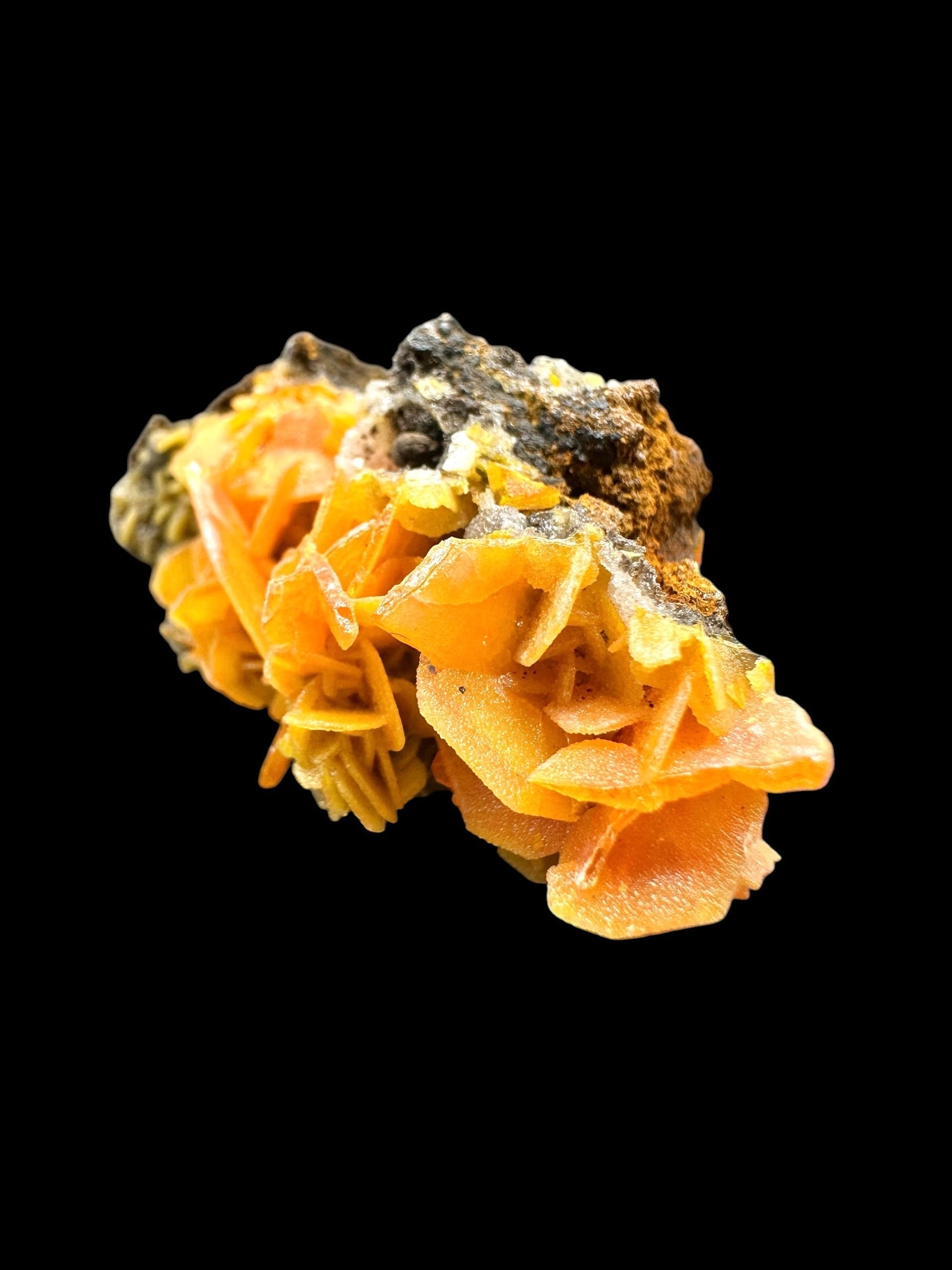 Wulfenite – Kuruktag Mountains – Xinjiang Uygur, China - WY034
