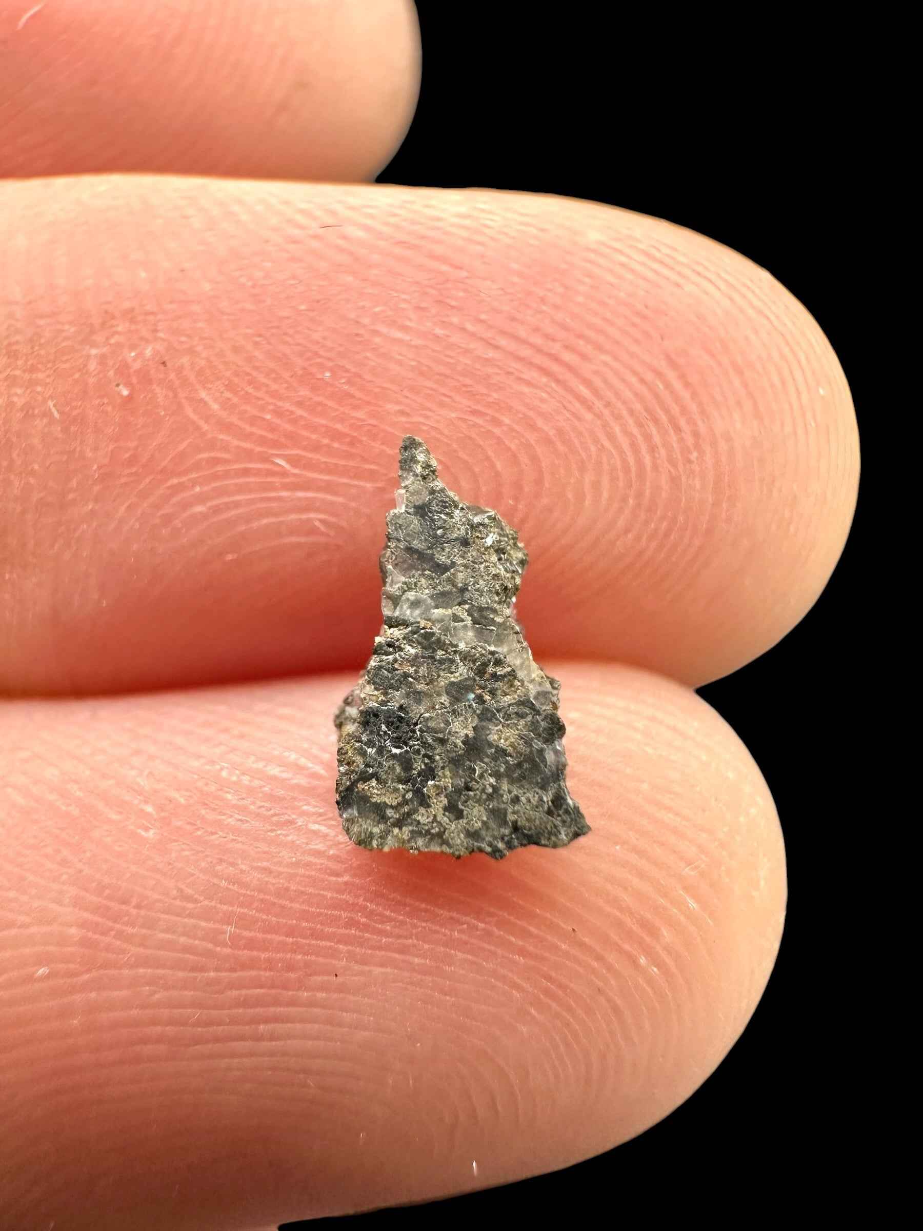 Martian Meteorite NWA 17472 – 0,09g – Northwest Africa - MENM16