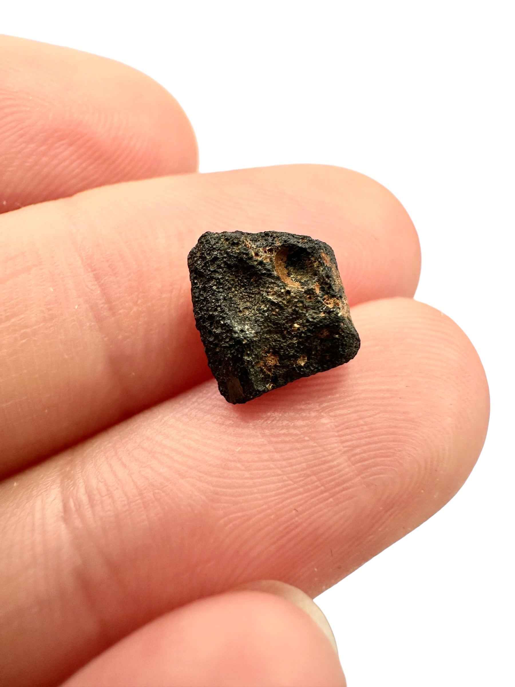 Lonar impact glass 0,5g – Lonar Crater, Maharashtra, India - LIS07