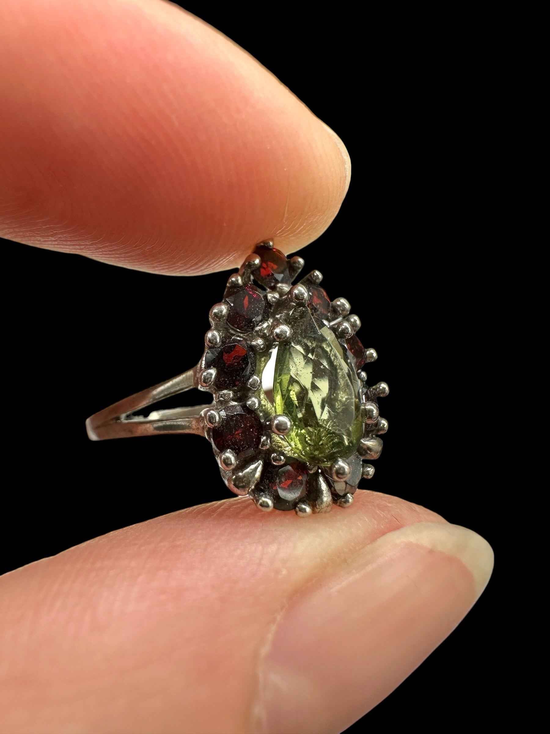 Argento ring with faceted Moldaviti and garnets size 50 - VP68