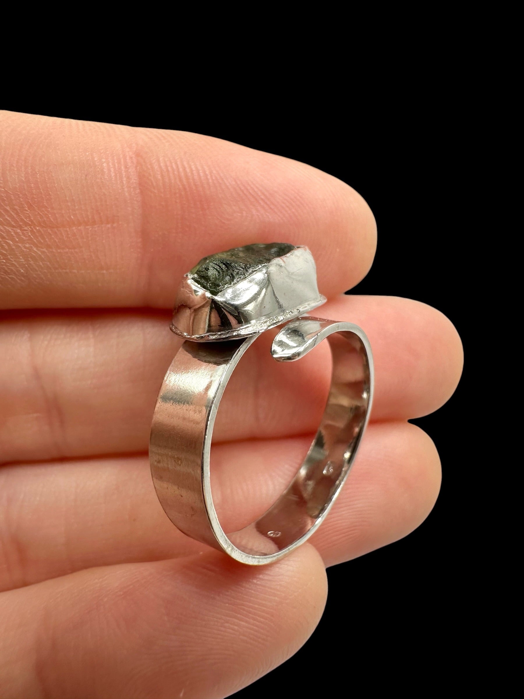 Silver ring with moldavite – Adjustable size - VP72