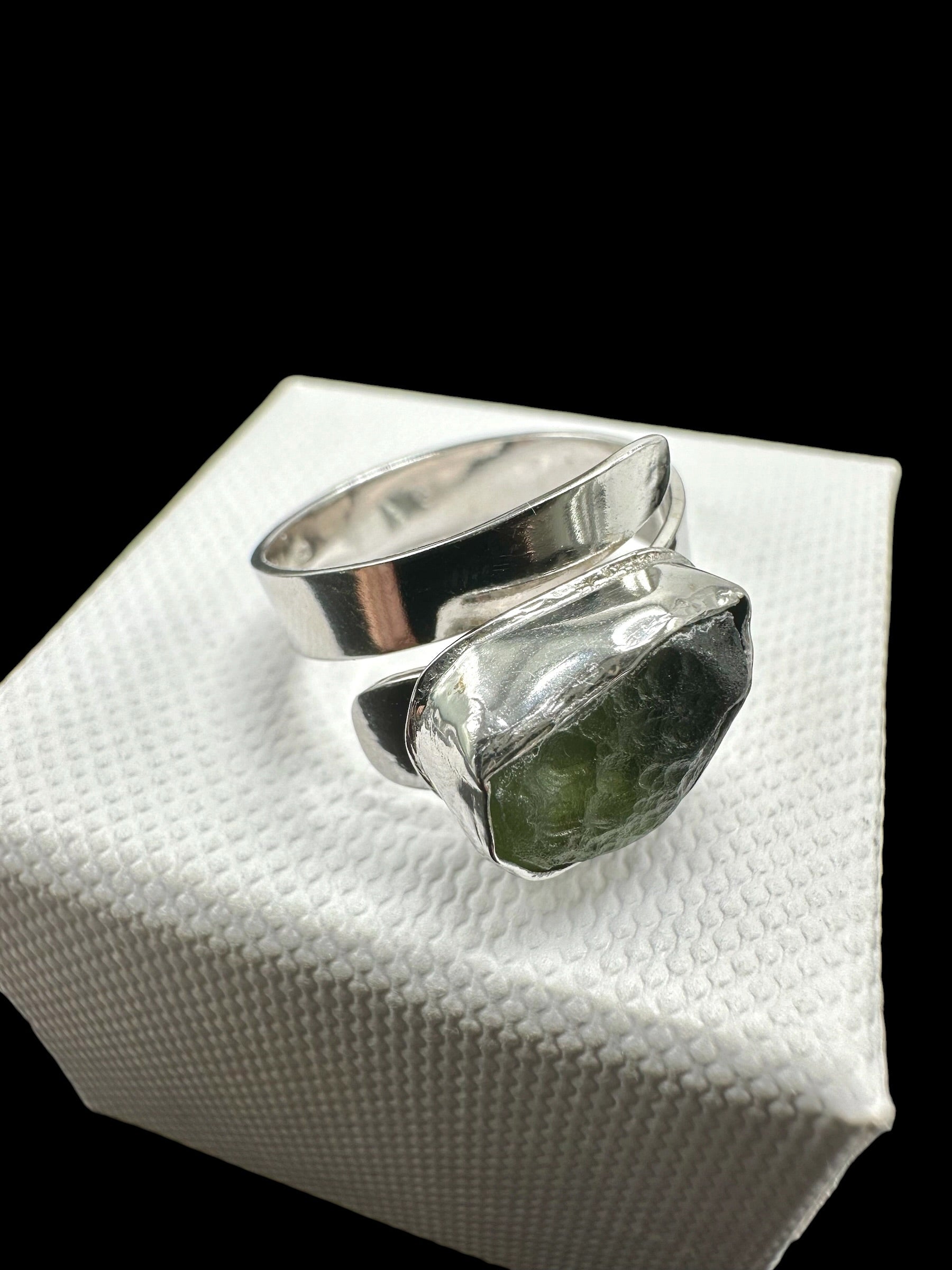 Silver ring with moldavite – Adjustable size - VP72