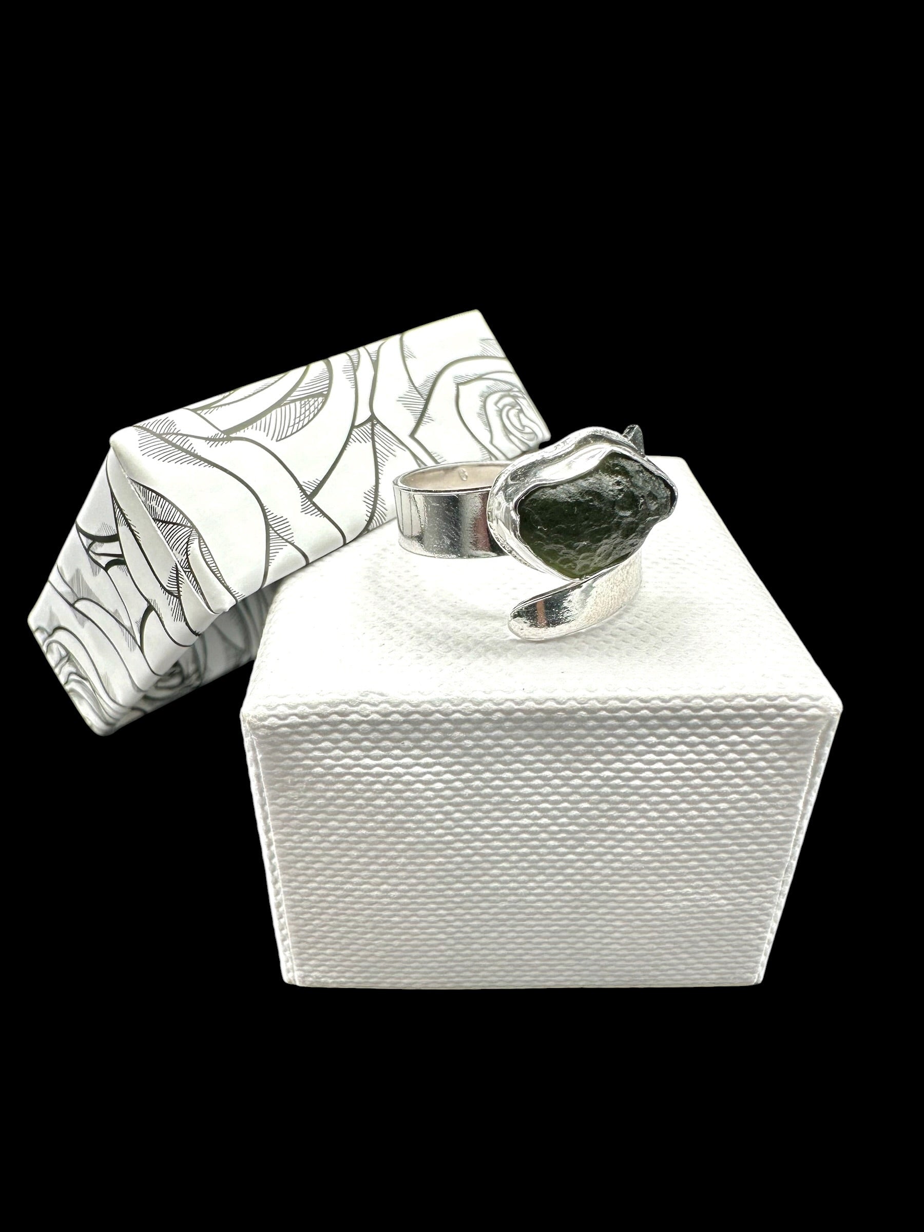 Silver ring with moldavite – Adjustable size - VP73