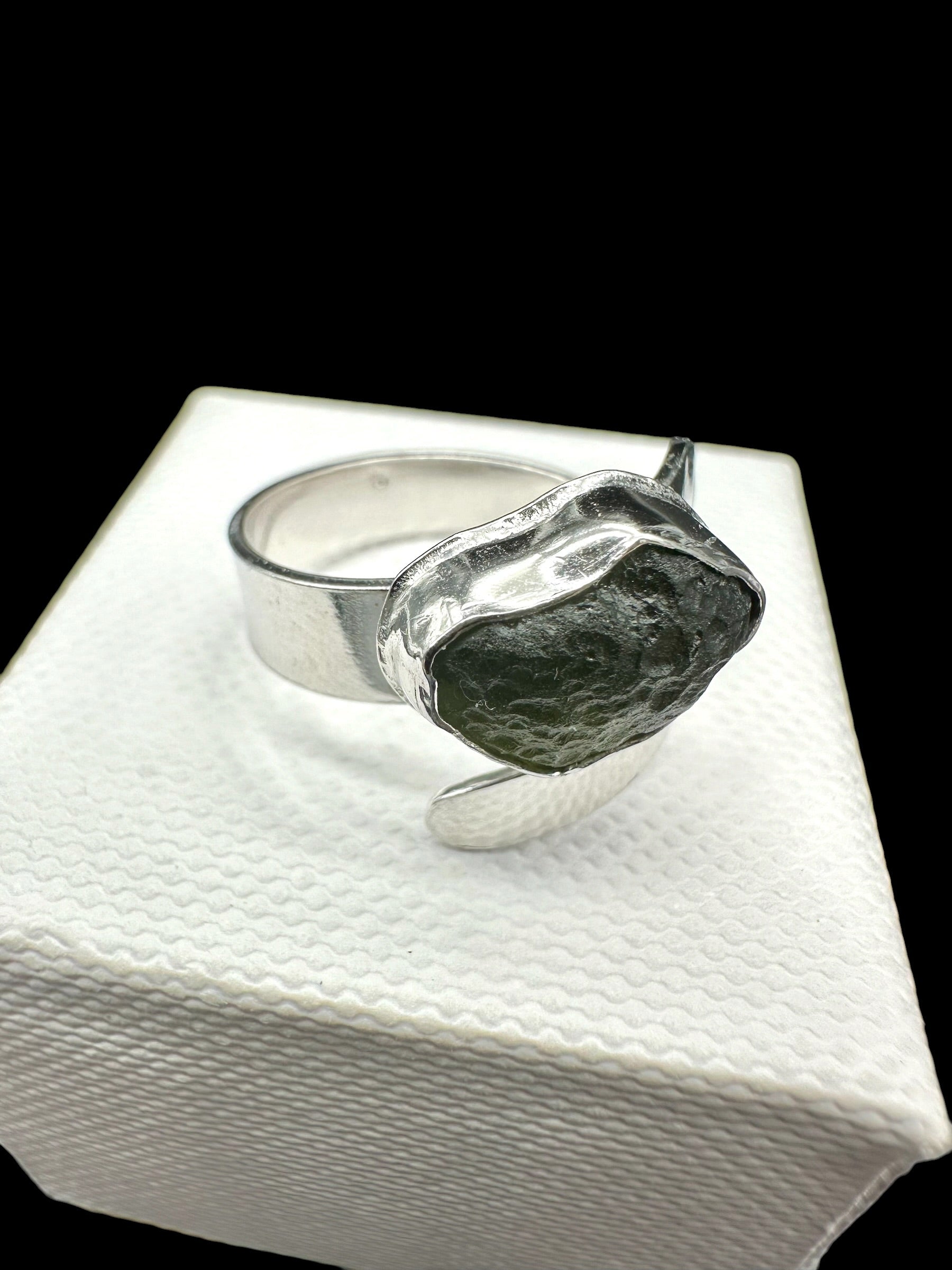 Silver ring with moldavite – Adjustable size - VP73