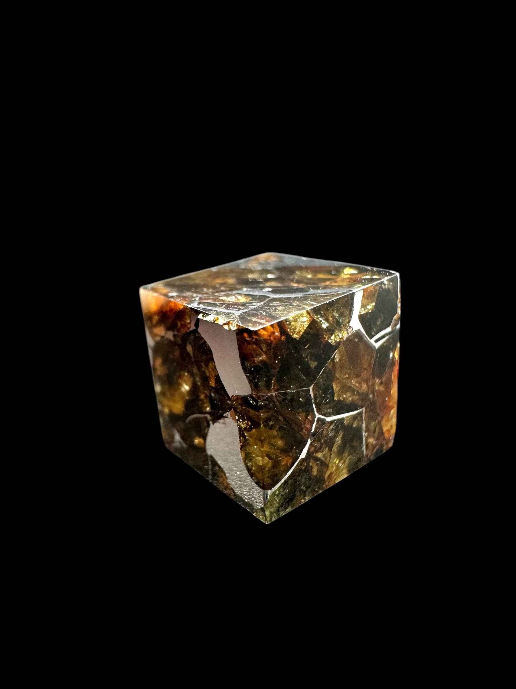 Meteorite Seymchan – pallasite cube 3,9g – Russia - MESM131