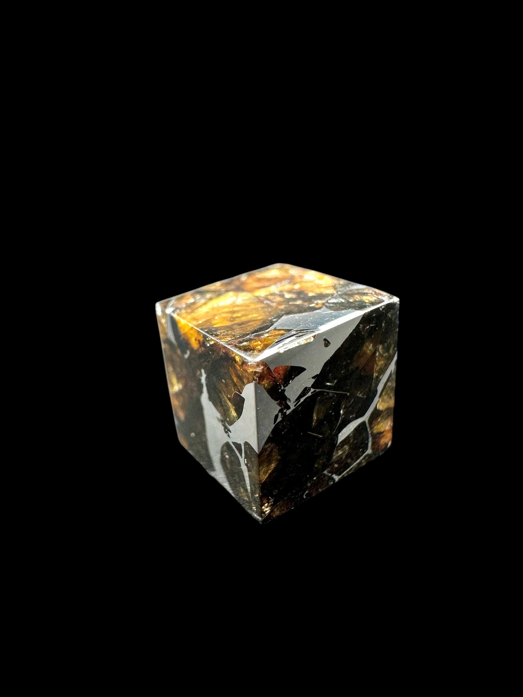 Meteorite Seymchan – pallasite cube 3,9g – Russia - MESM131