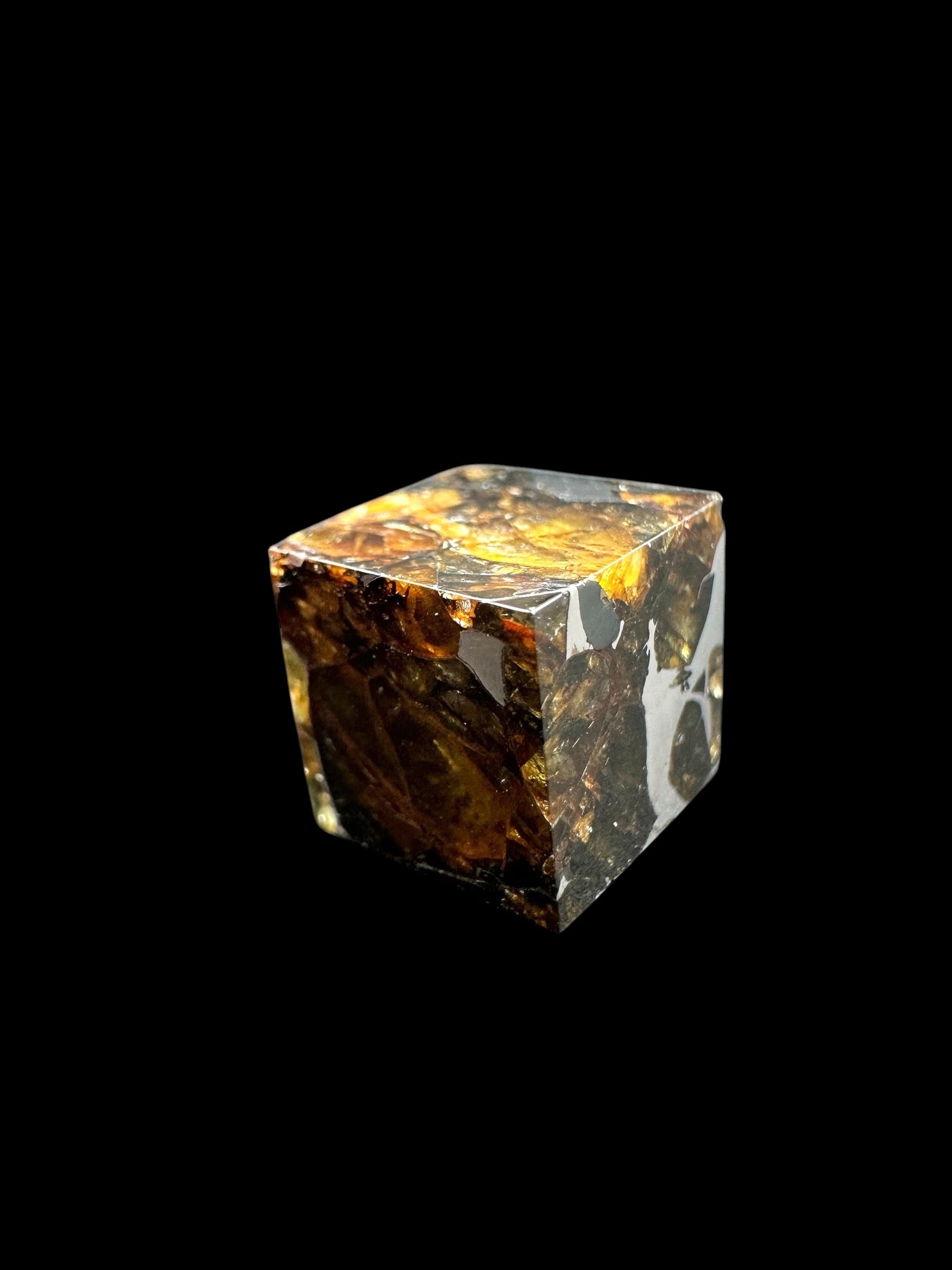 Meteorite Seymchan – pallasite cube 3,9g – Russia - MESM131
