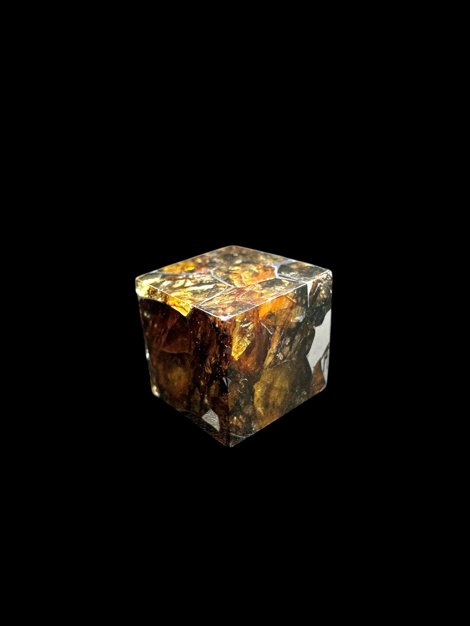 Meteorite Seymchan – pallasite cube – Russia – random piece - MESM132