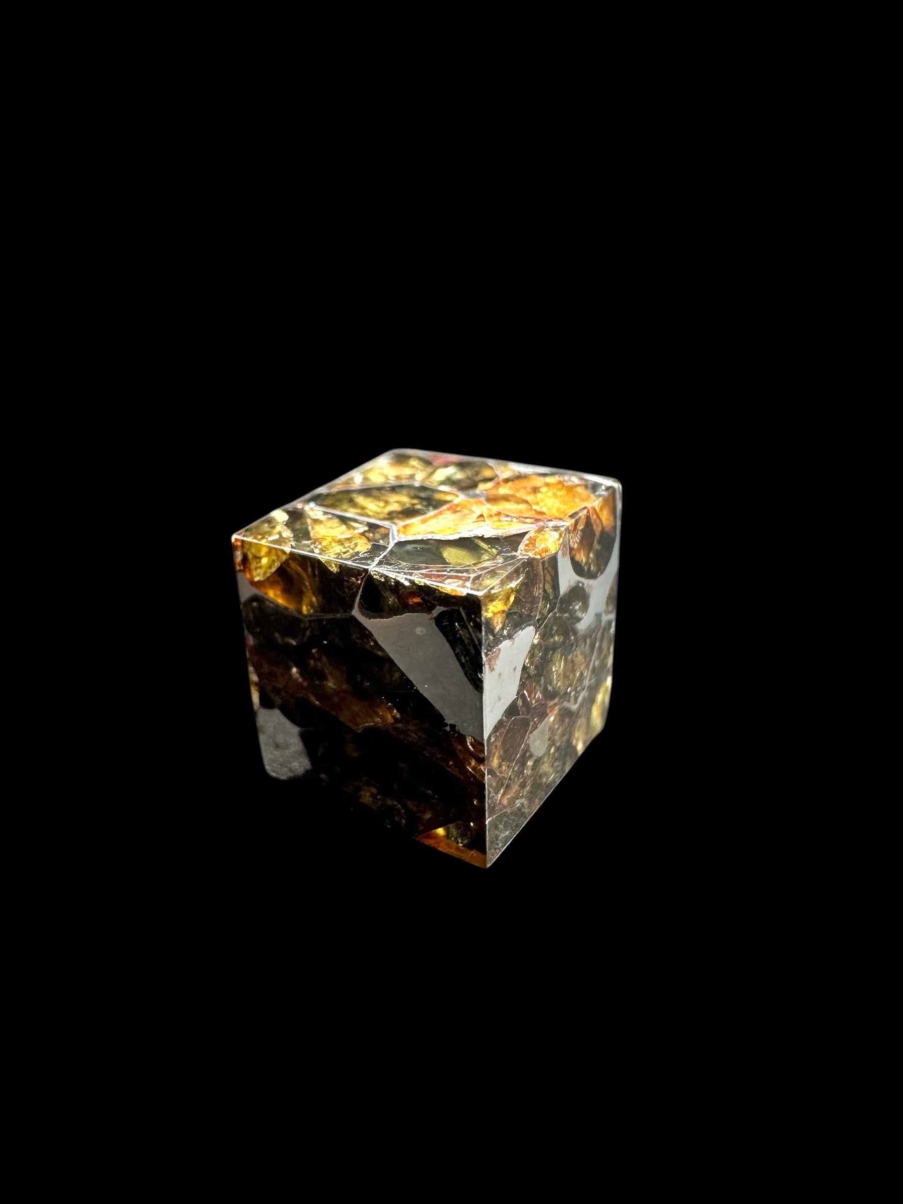Meteorite Seymchan – pallasite cube – Russia – random piece - MESM132