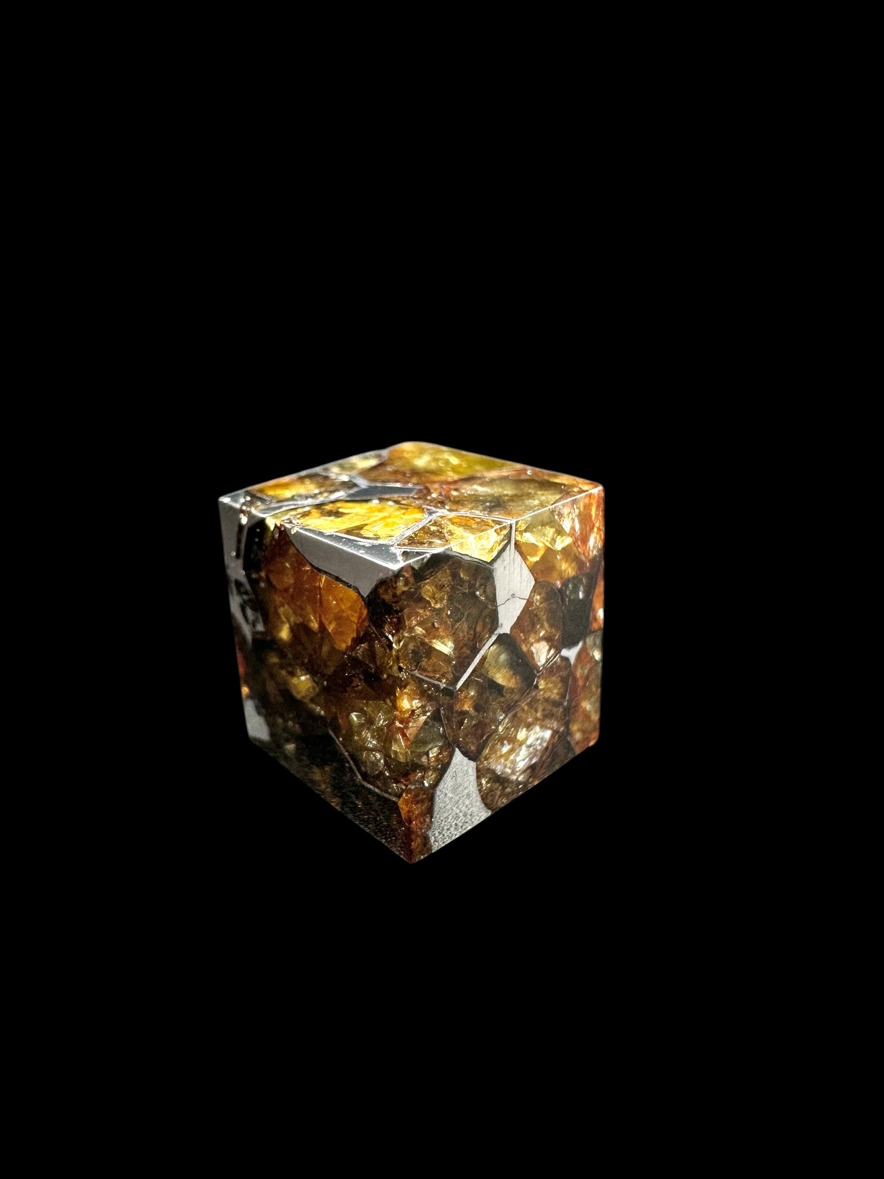 Meteorite Seymchan – pallasite cube – Russia – random piece - MESM132