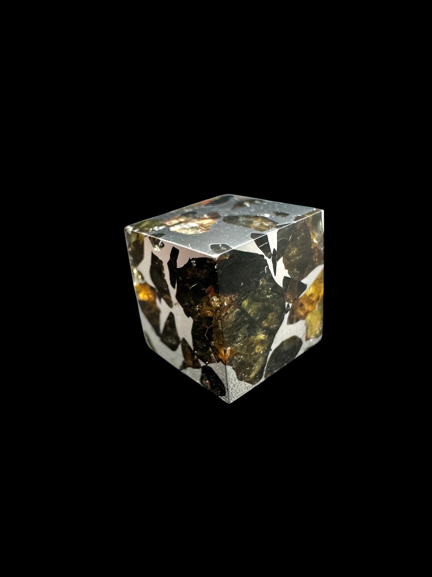 Meteorite Seymchan – pallasite cube – Russia – random piece - MESM132