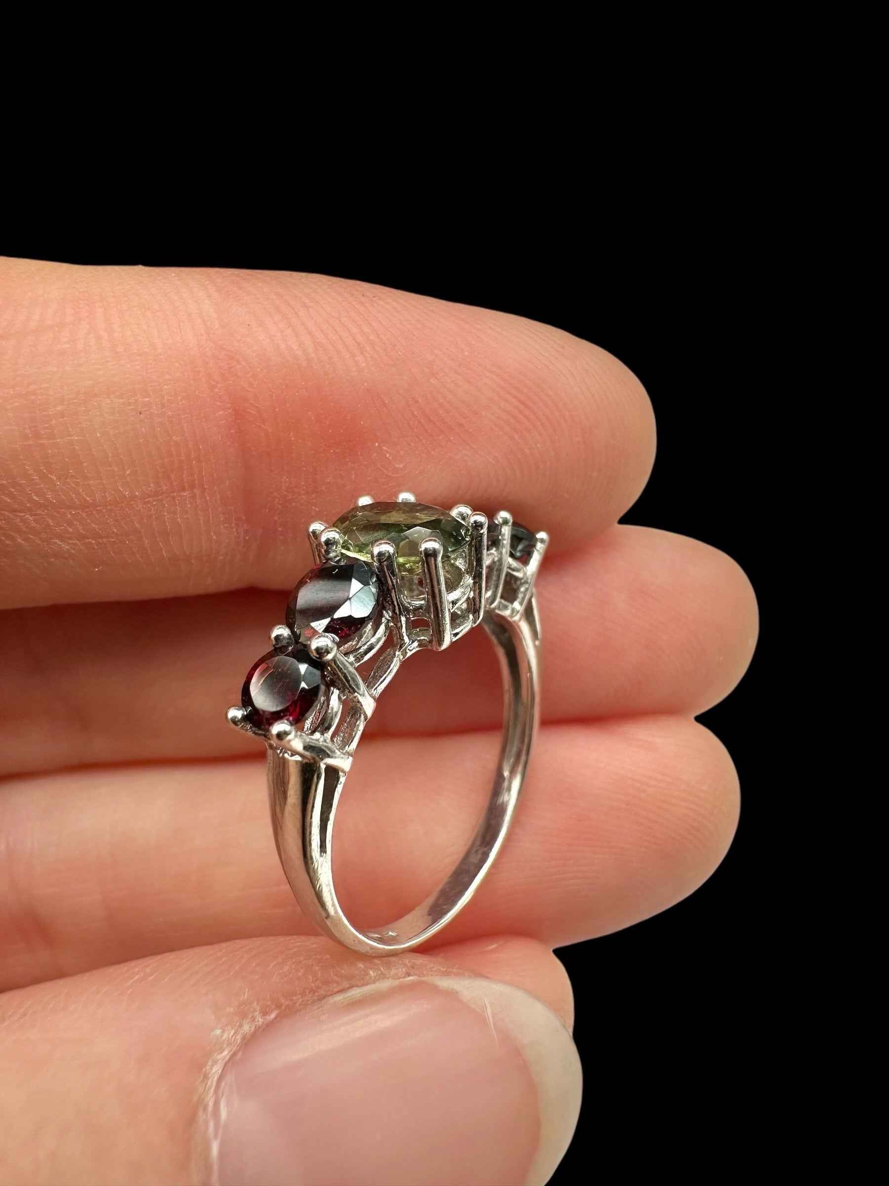 Argento ring with faceted Moldaviti and garnets size 51 - VP76