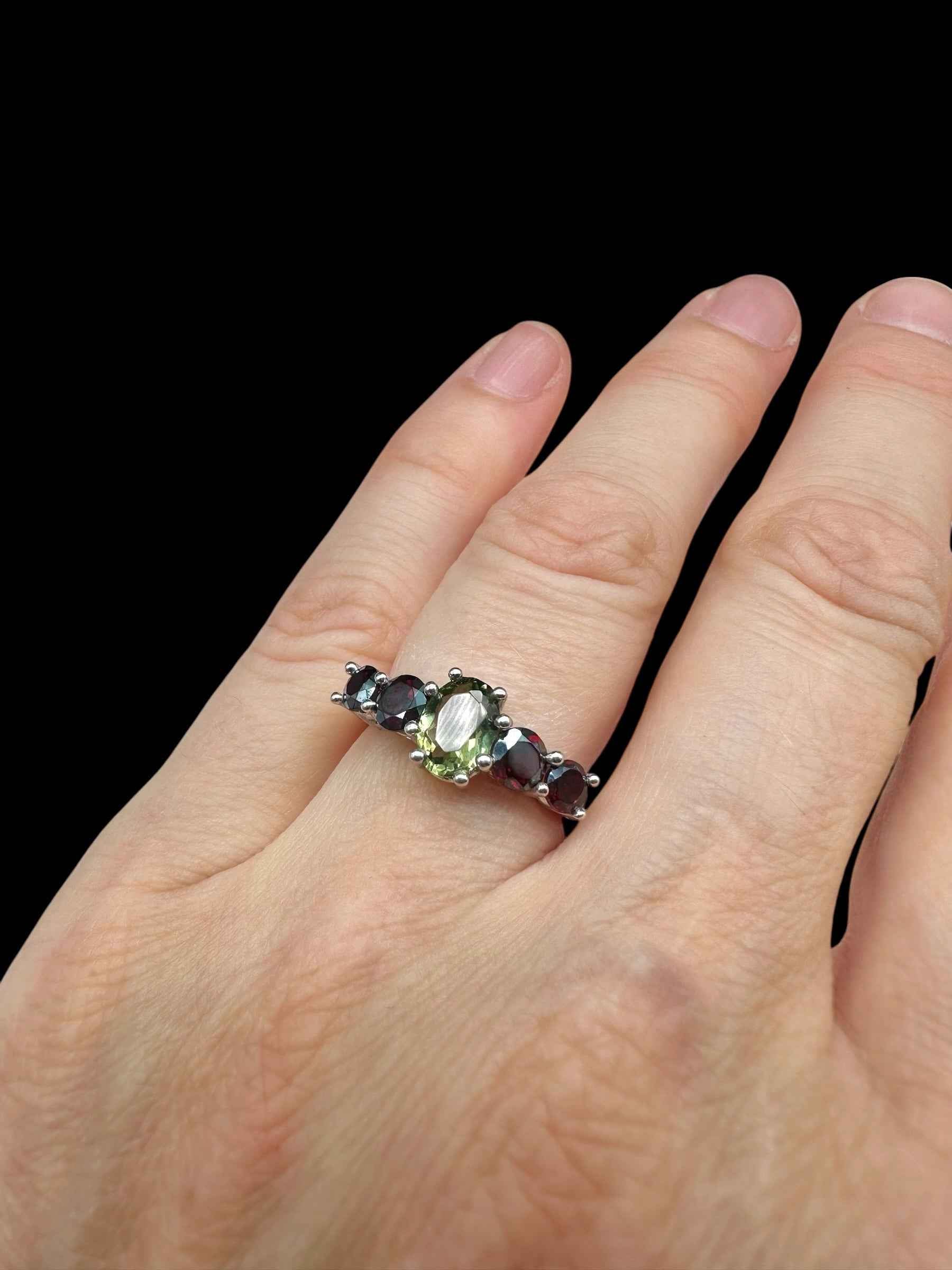 Argento ring with faceted Moldaviti and garnets size 59 - VP77