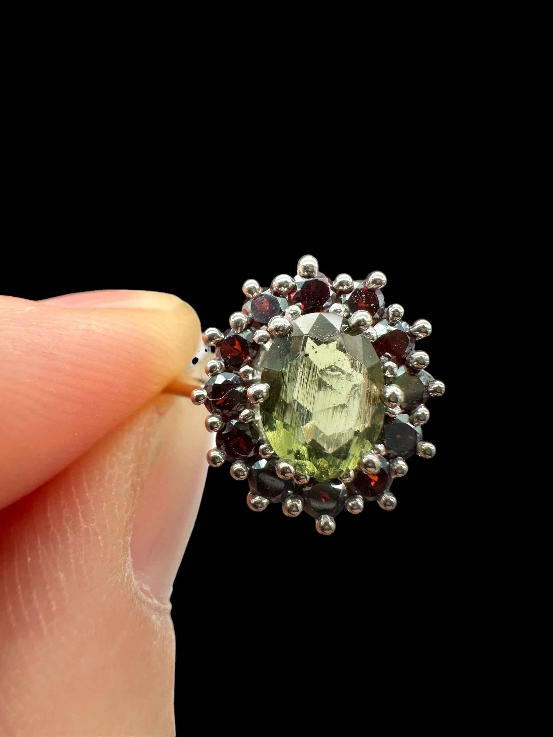 Argento ring with faceted Moldaviti and garnets size 54 - VP82