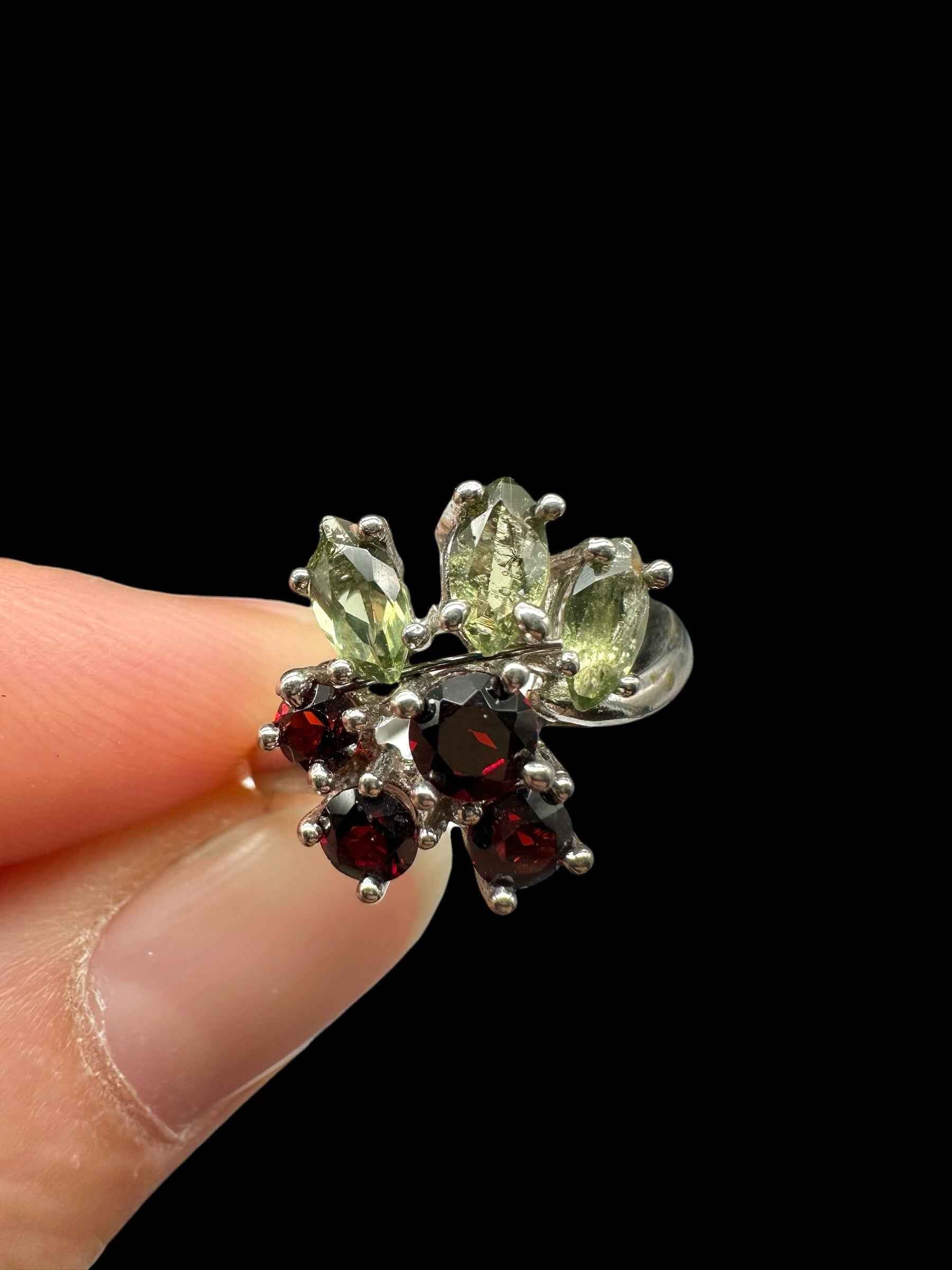 Argento ring with faceted Moldaviti and garnets size 53 - VP83