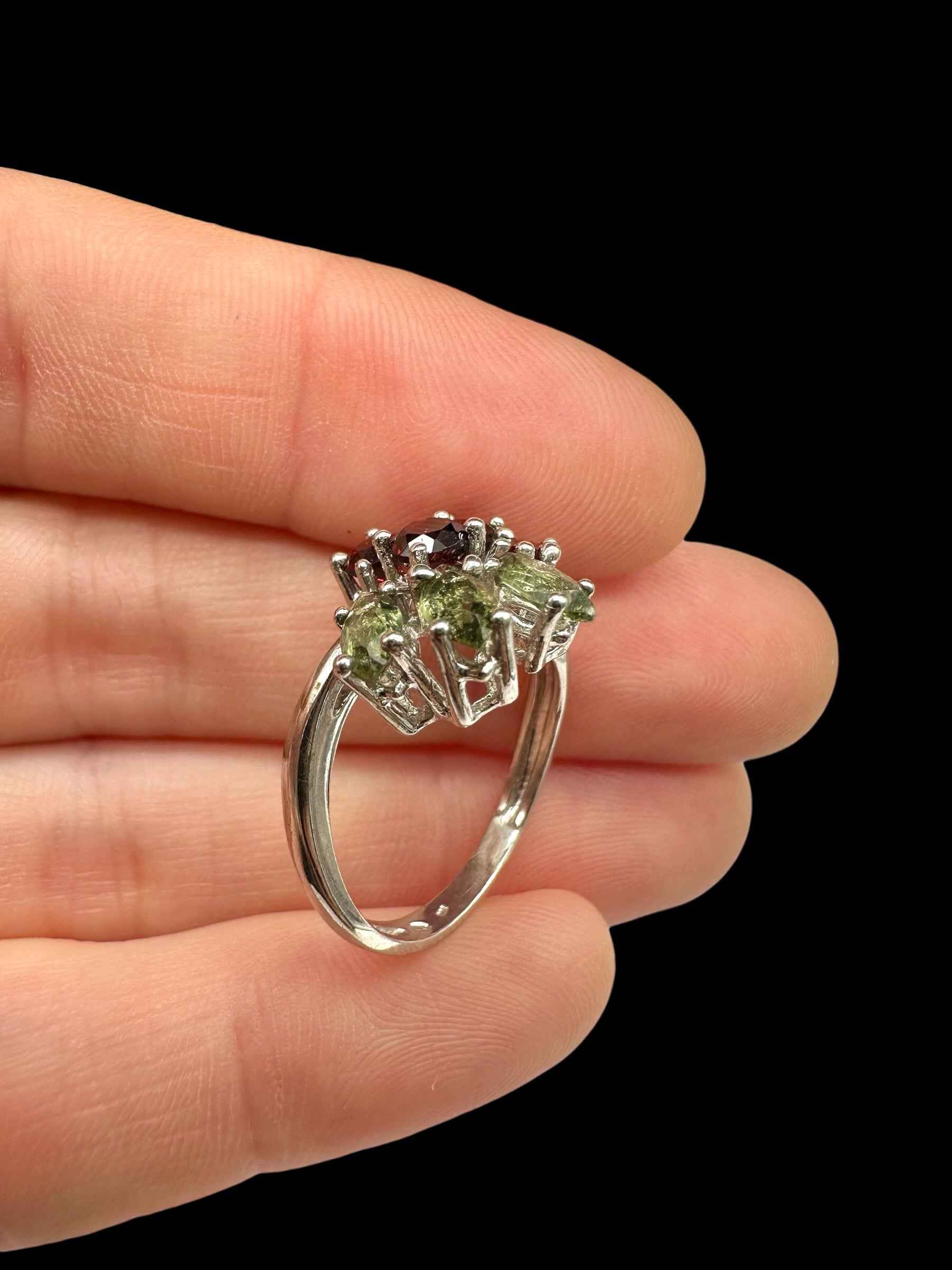 Argento ring with faceted Moldaviti and garnets size 53 - VP83