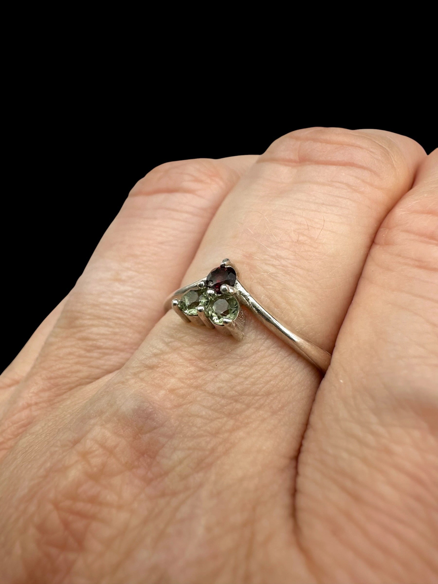 Silver ring with faceted moldavites and garnets size 63 - VP86