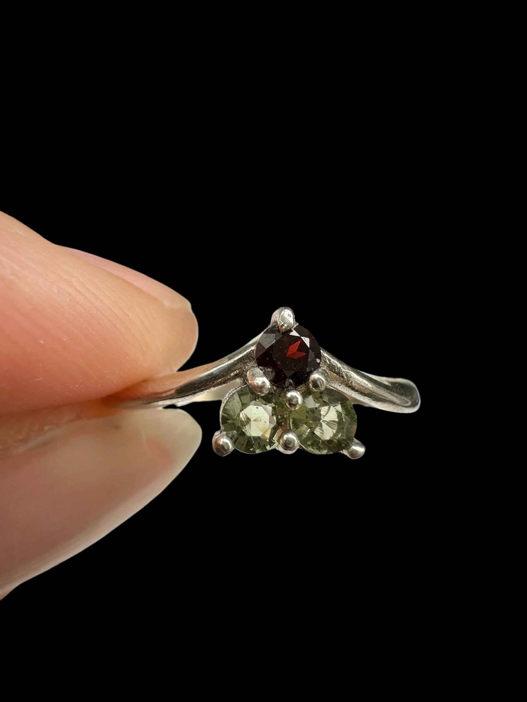 Argento ring with faceted Moldaviti and garnets size 61 - VP87