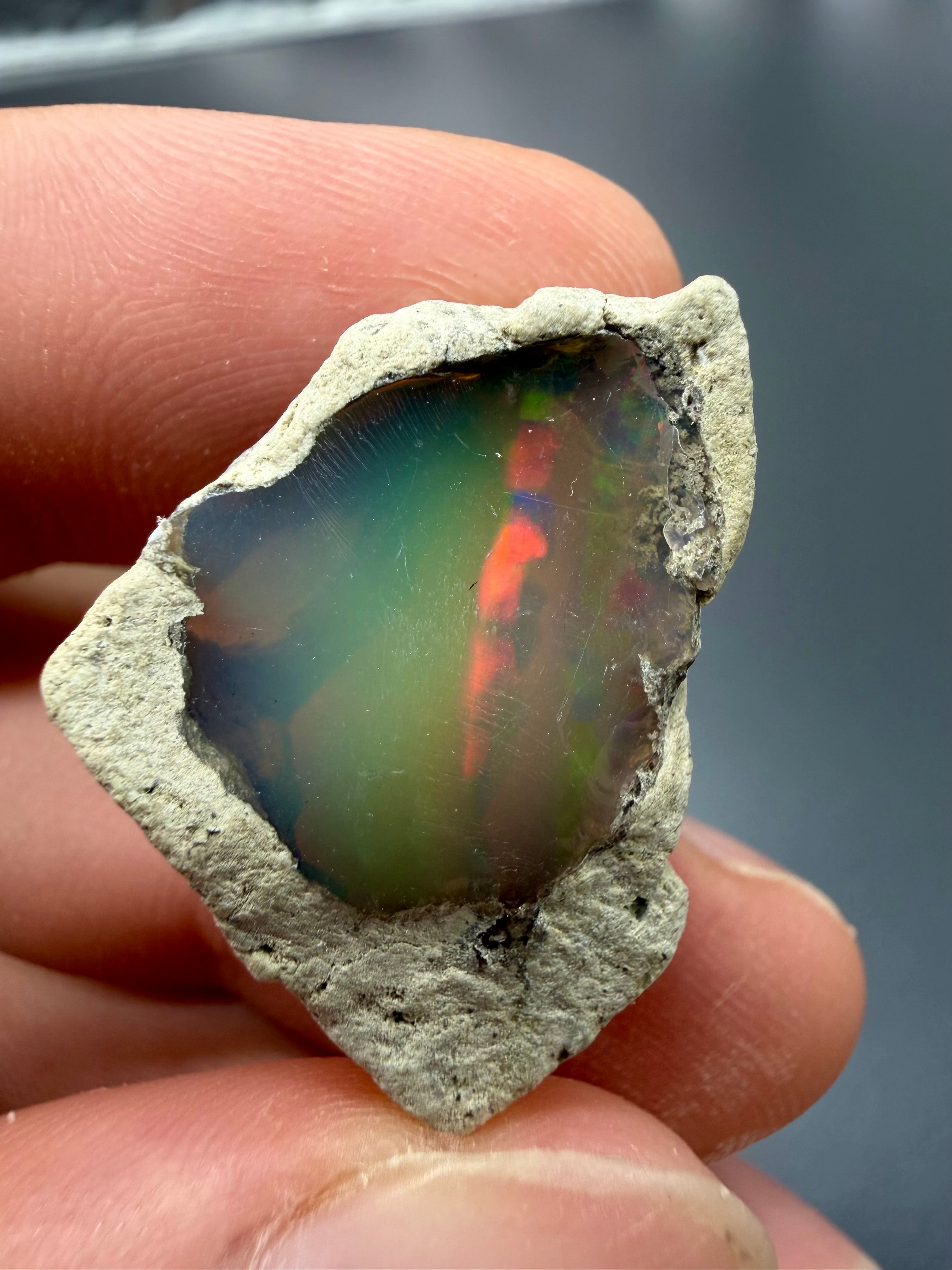 Precious opal 24,25ct – dark – Welo, Ethiopia