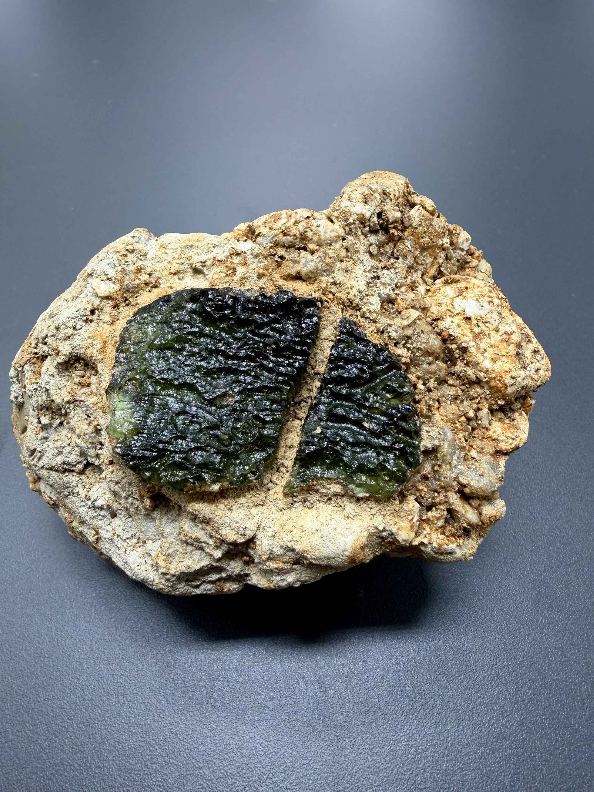 Moldavite nel sedimento – Marouskovo pole - INS064