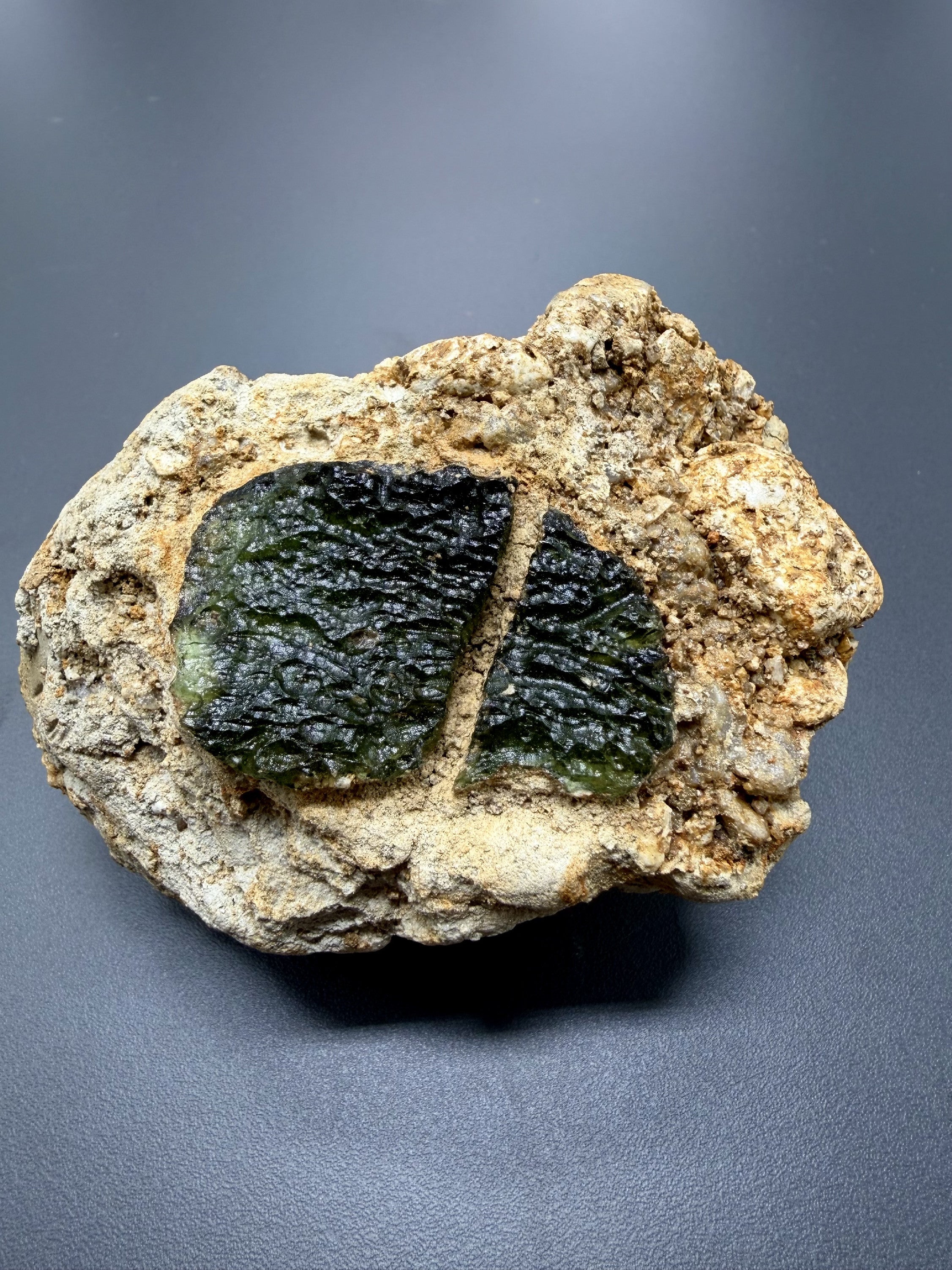 Moldavite in the sediment – Marouskovo pole