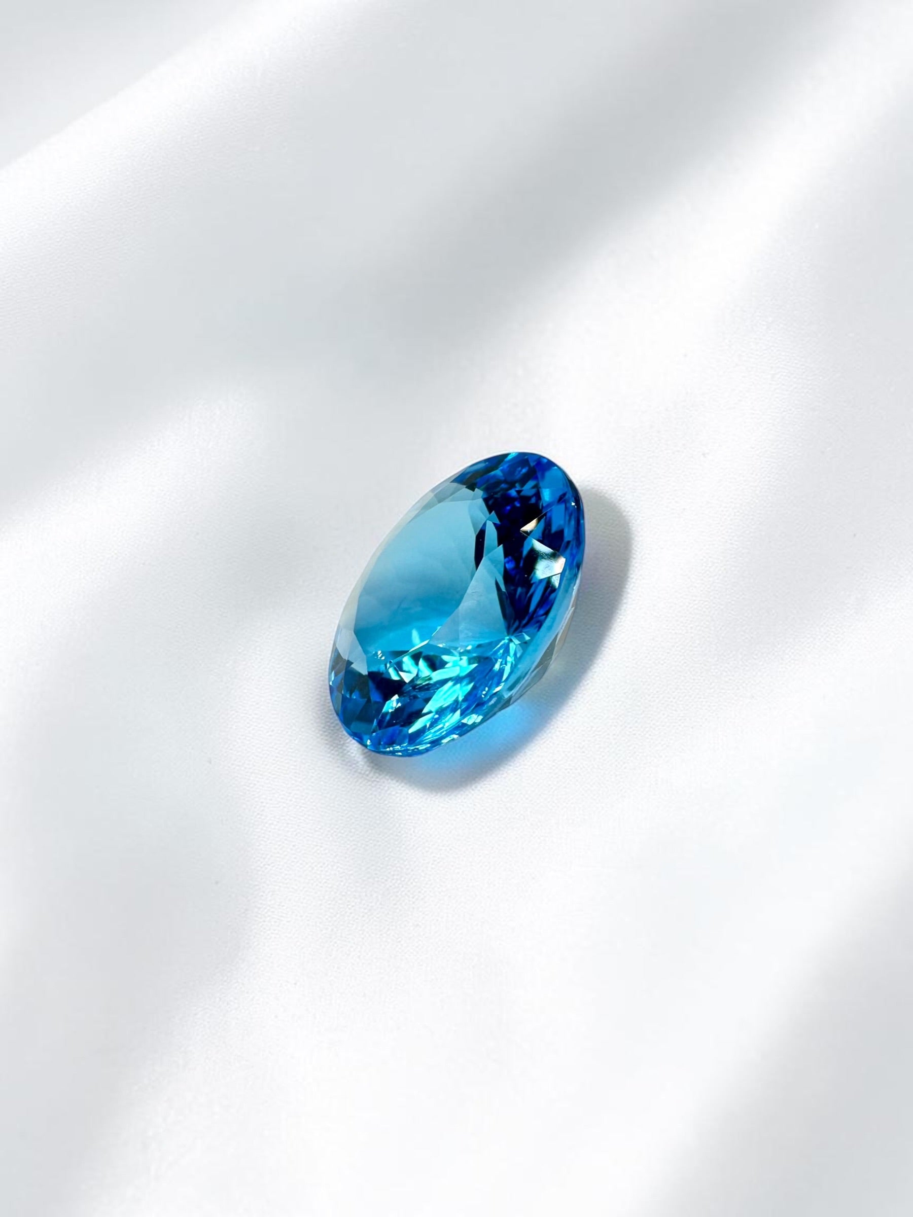 Faceted Swiss Blue Topaz from Sri Lanka 7,95ct - BT09
