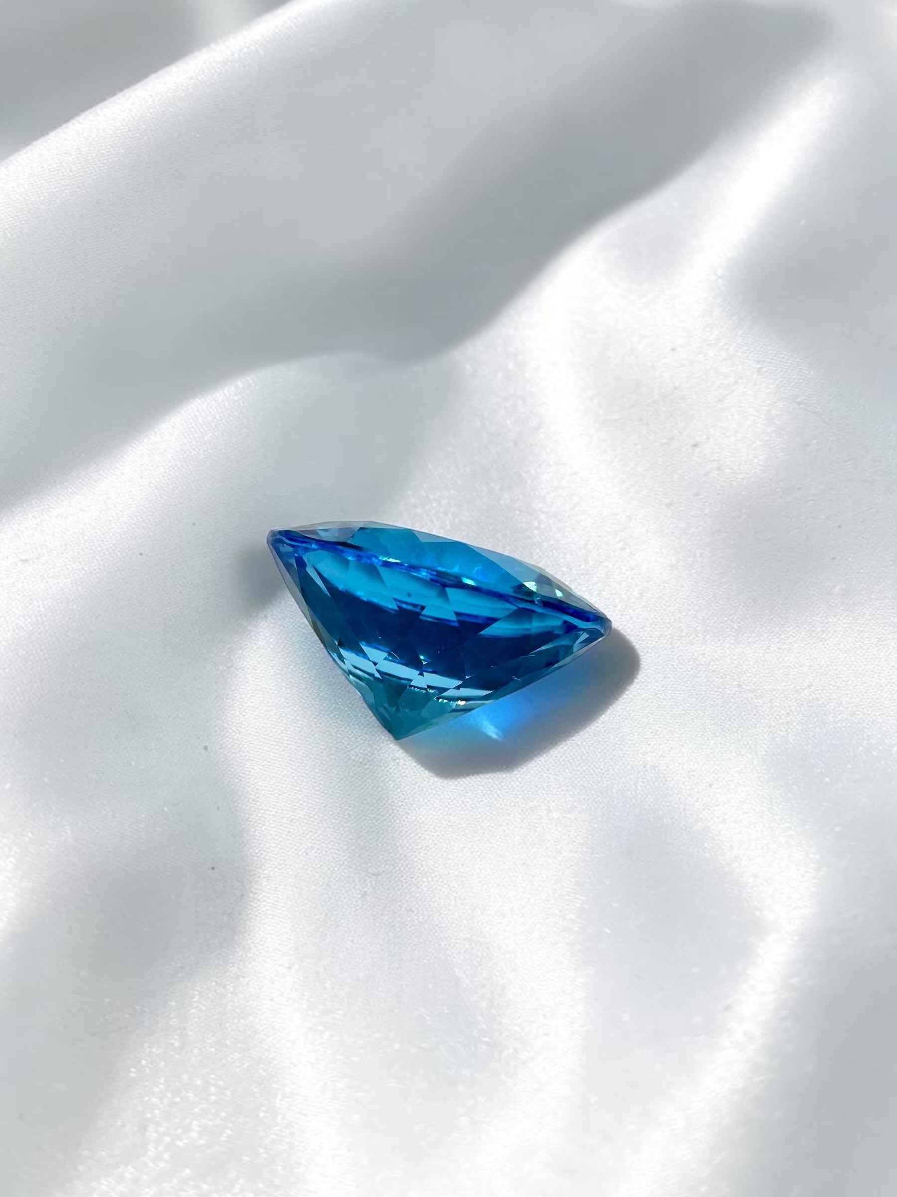 Faceted Swiss Blue Topaz from Sri Lanka 7,95ct - BT09