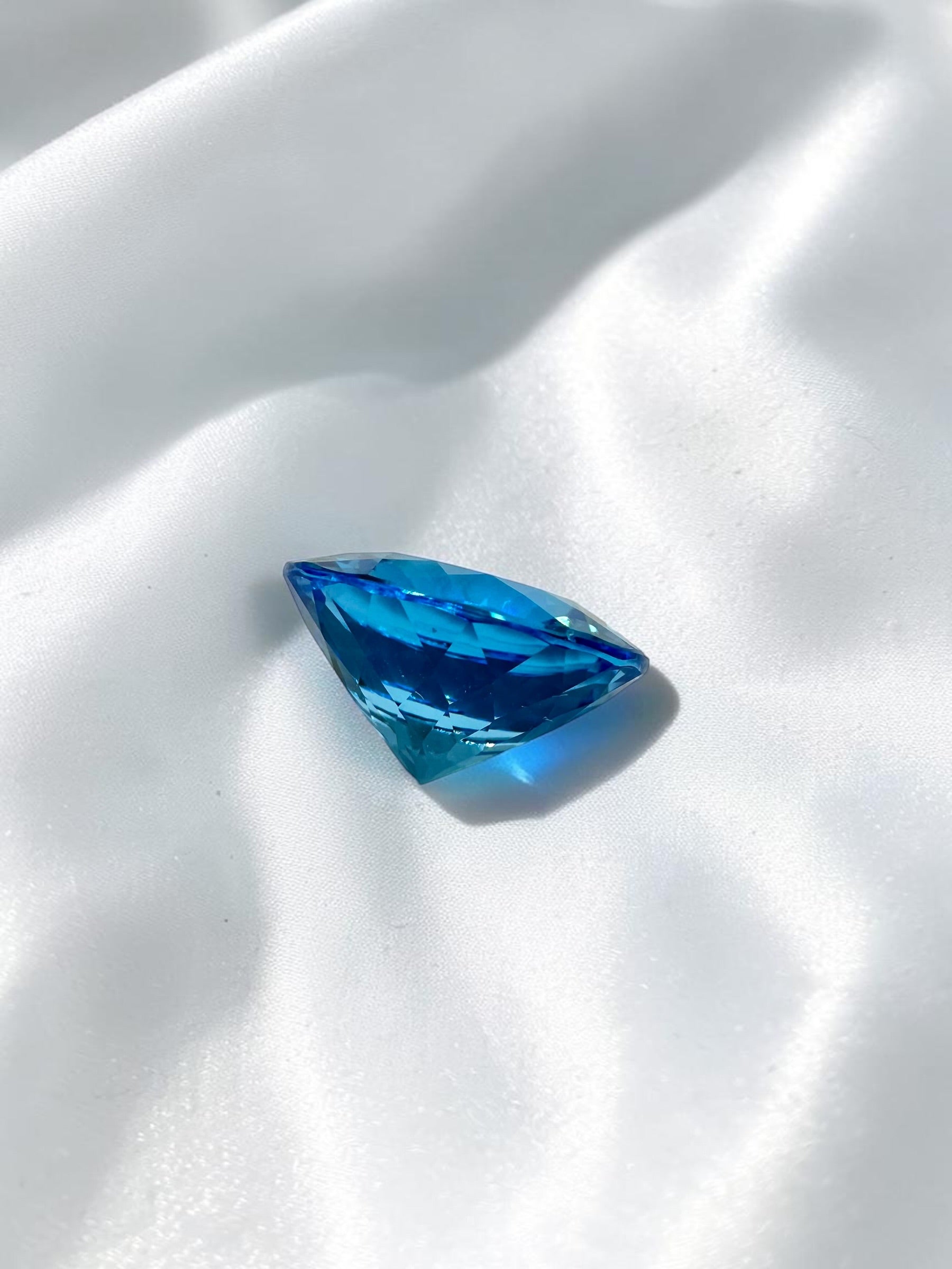 Faceted Swiss Blue Topaz from Sri Lanka 7,95ct - BT09