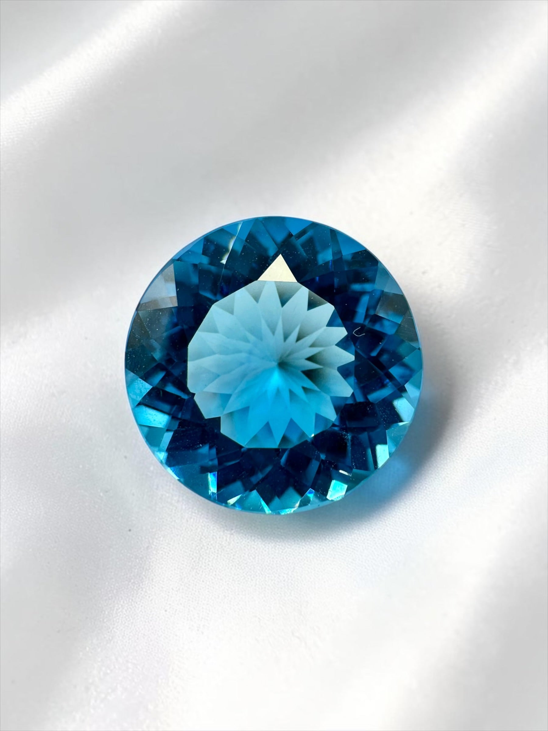 Faceted Swiss Blue Topaz from Sri Lanka 7,95ct
