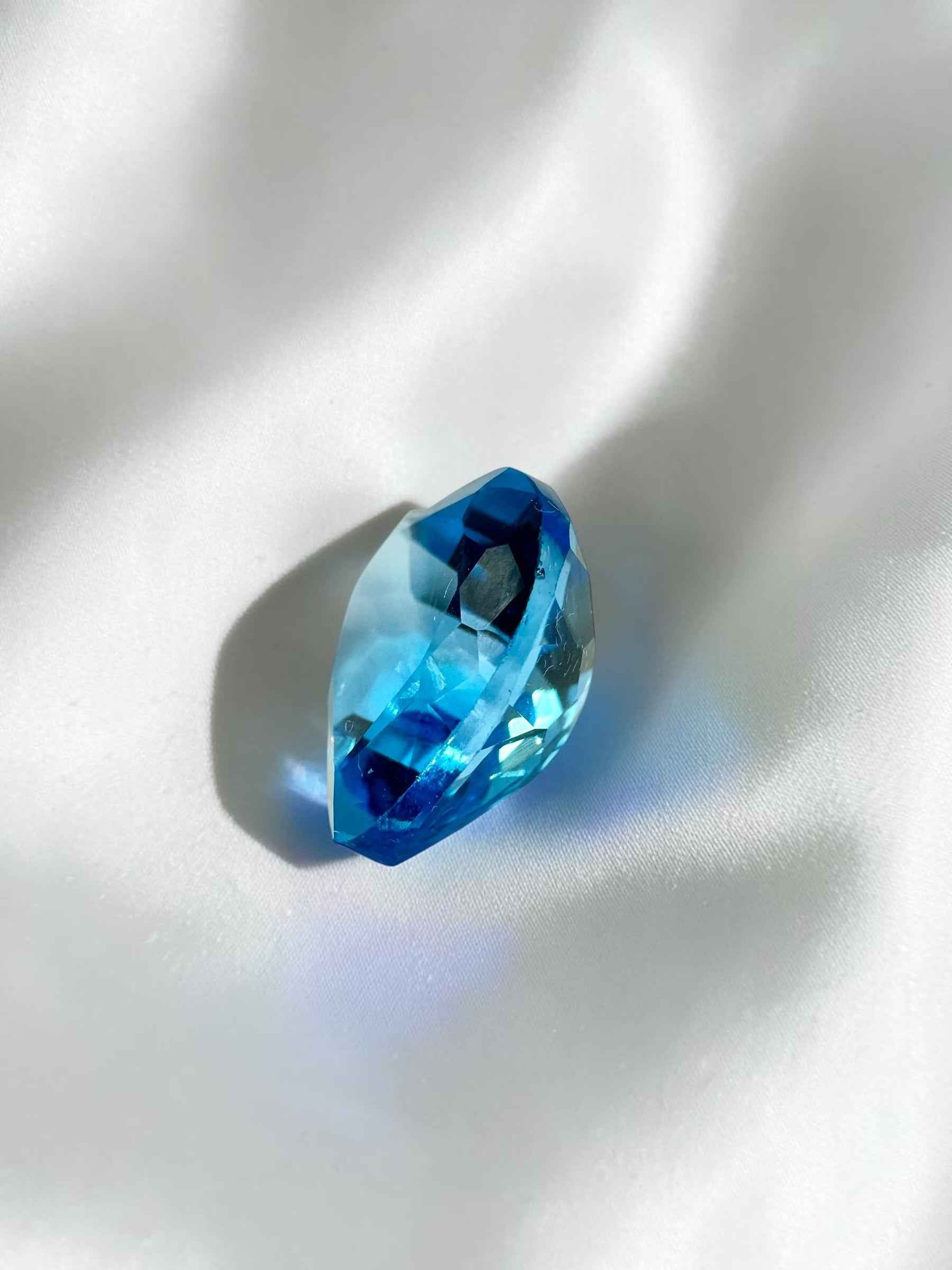 Faceted Heart-Shaped Swiss Blue Topaz from Sri Lanka → random choice - BT10