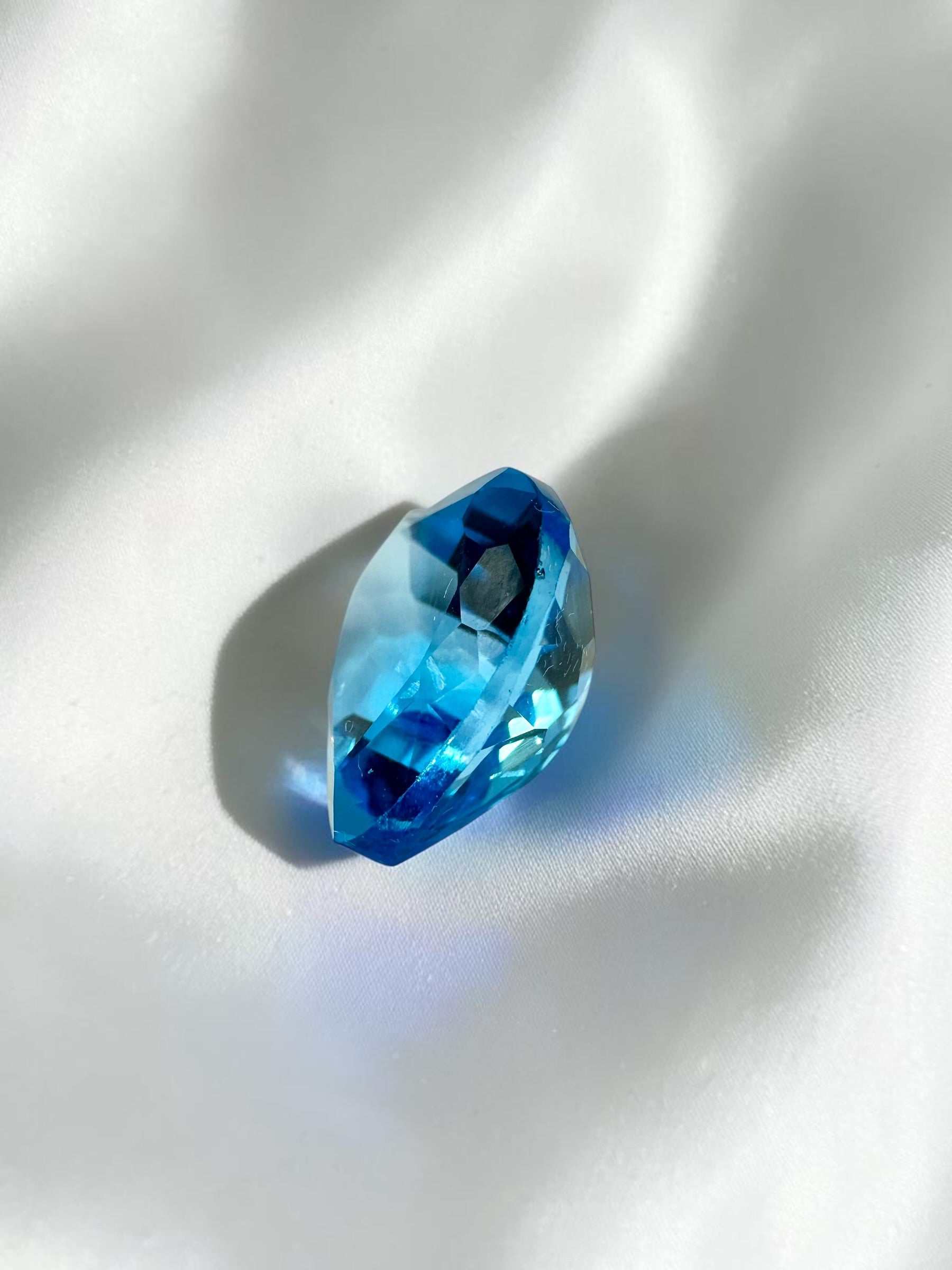 Faceted Heart-Shaped Swiss Blue Topaz from Sri Lanka → random choice - BT10