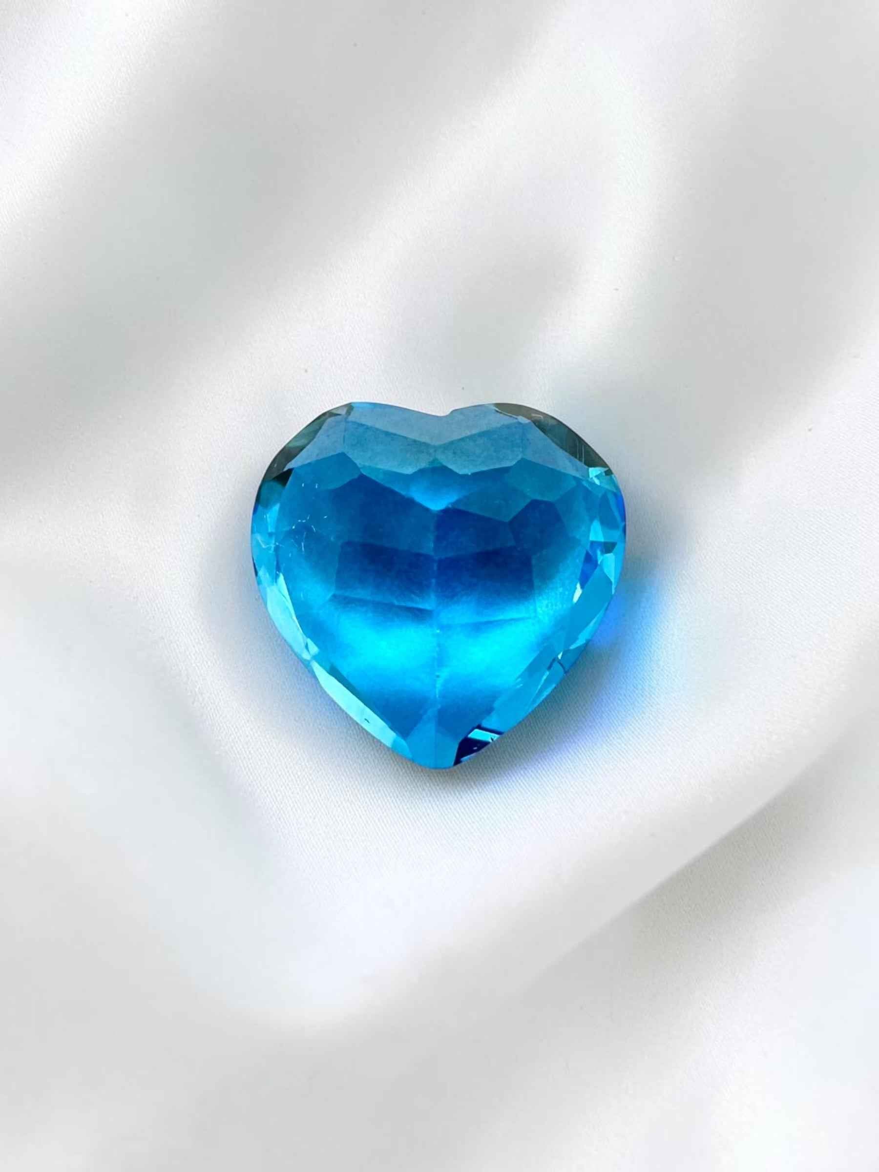 Faceted Heart-Shaped Swiss Blue Topaz from Sri Lanka → random choice - BT10