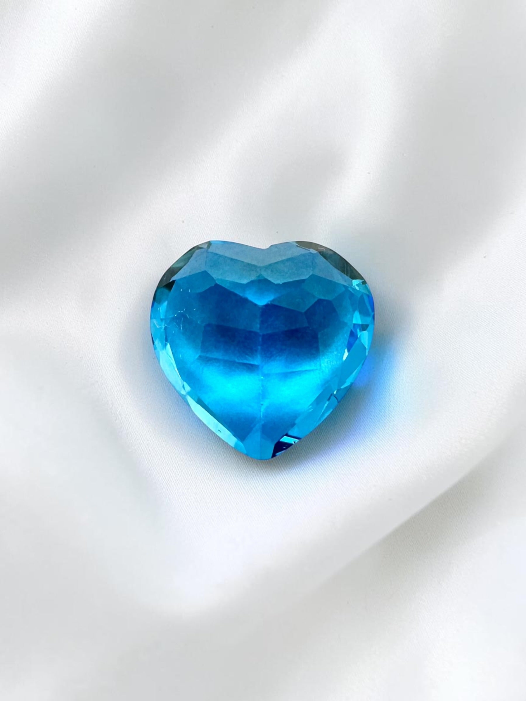 Faceted Heart-Shaped Swiss Blue Topaz from Sri Lanka → random choice - BT10