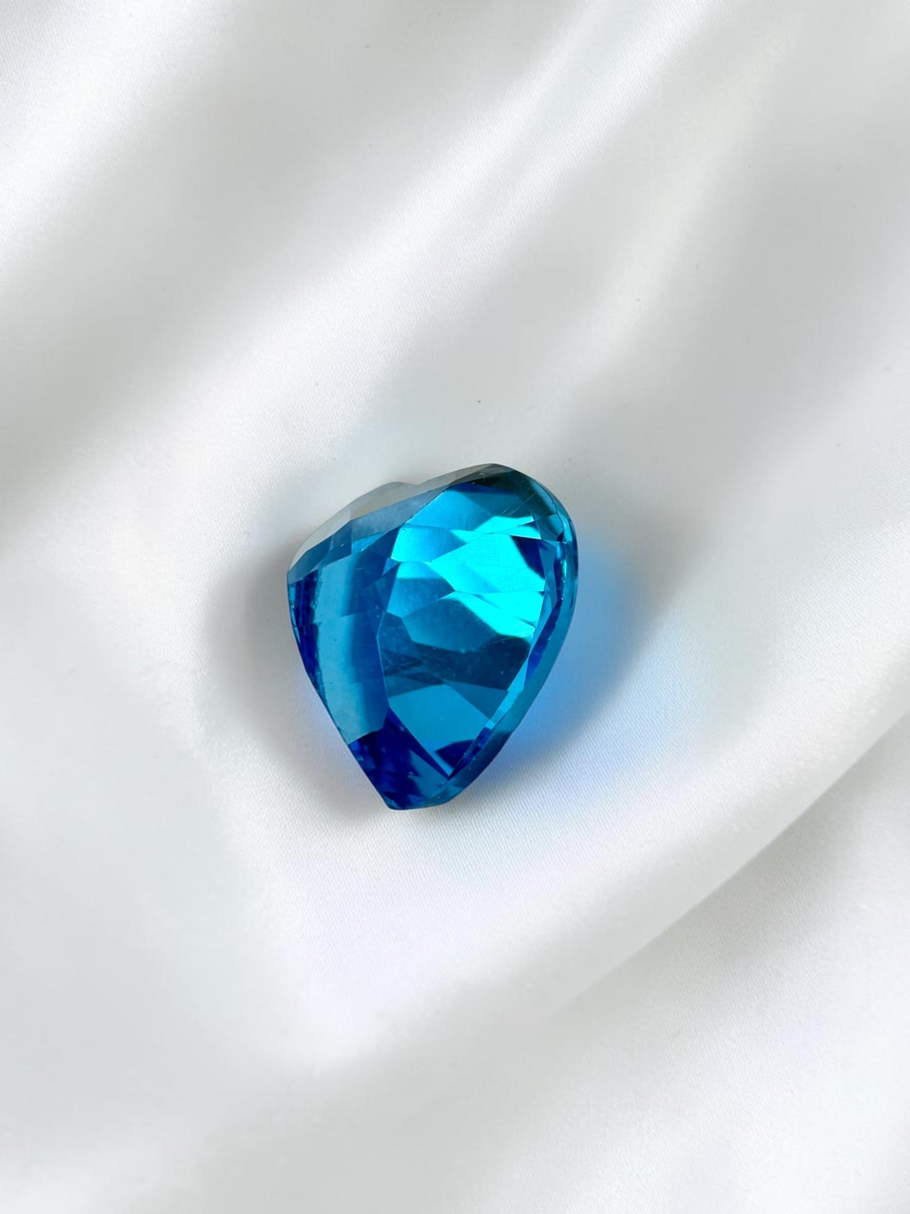 Faceted Heart-Shaped Swiss Blue Topaz from Sri Lanka → random choice - BT10