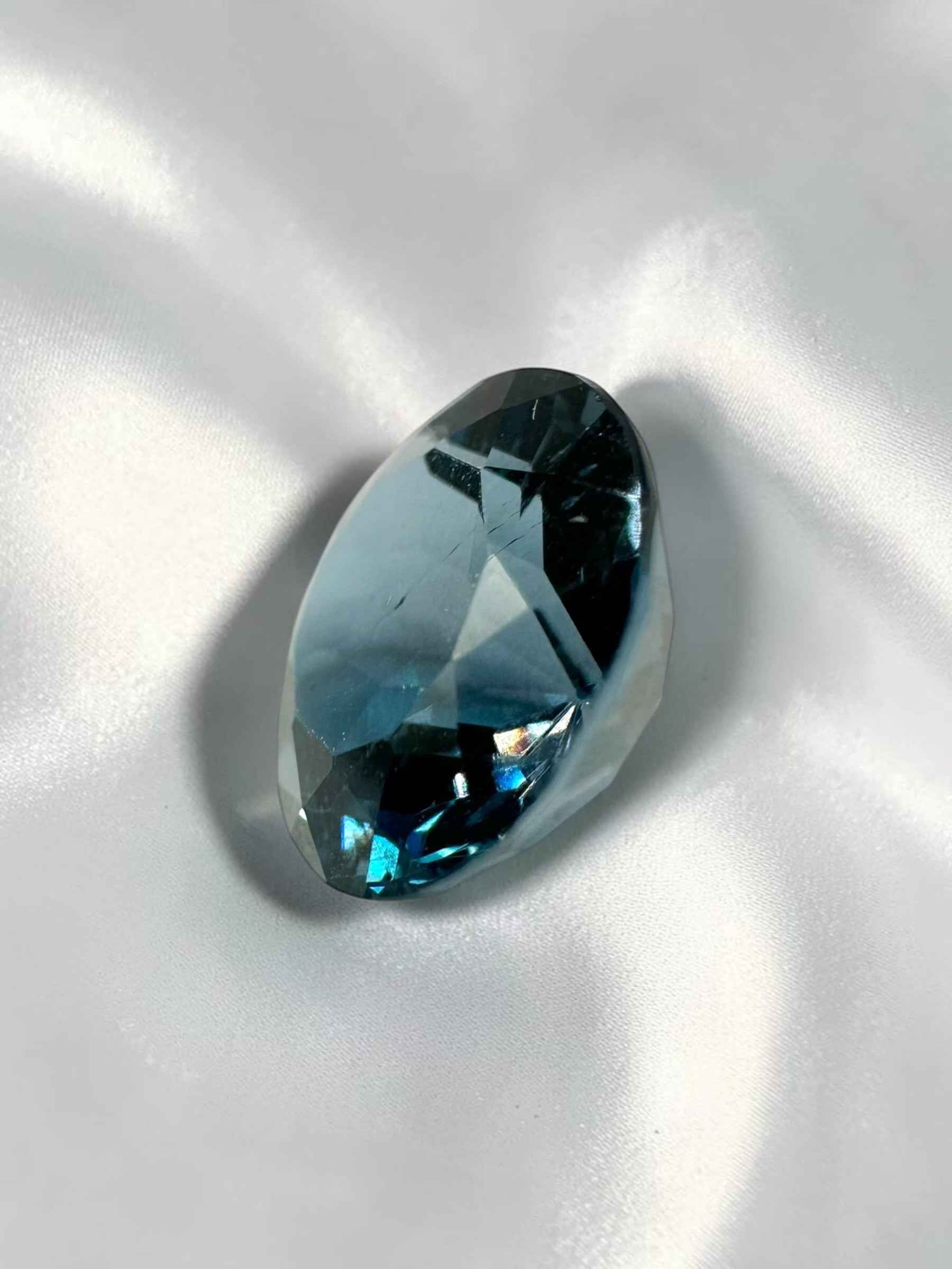 Faceted London Blue Topaz from Sri Lanka 2,85ct - BT11