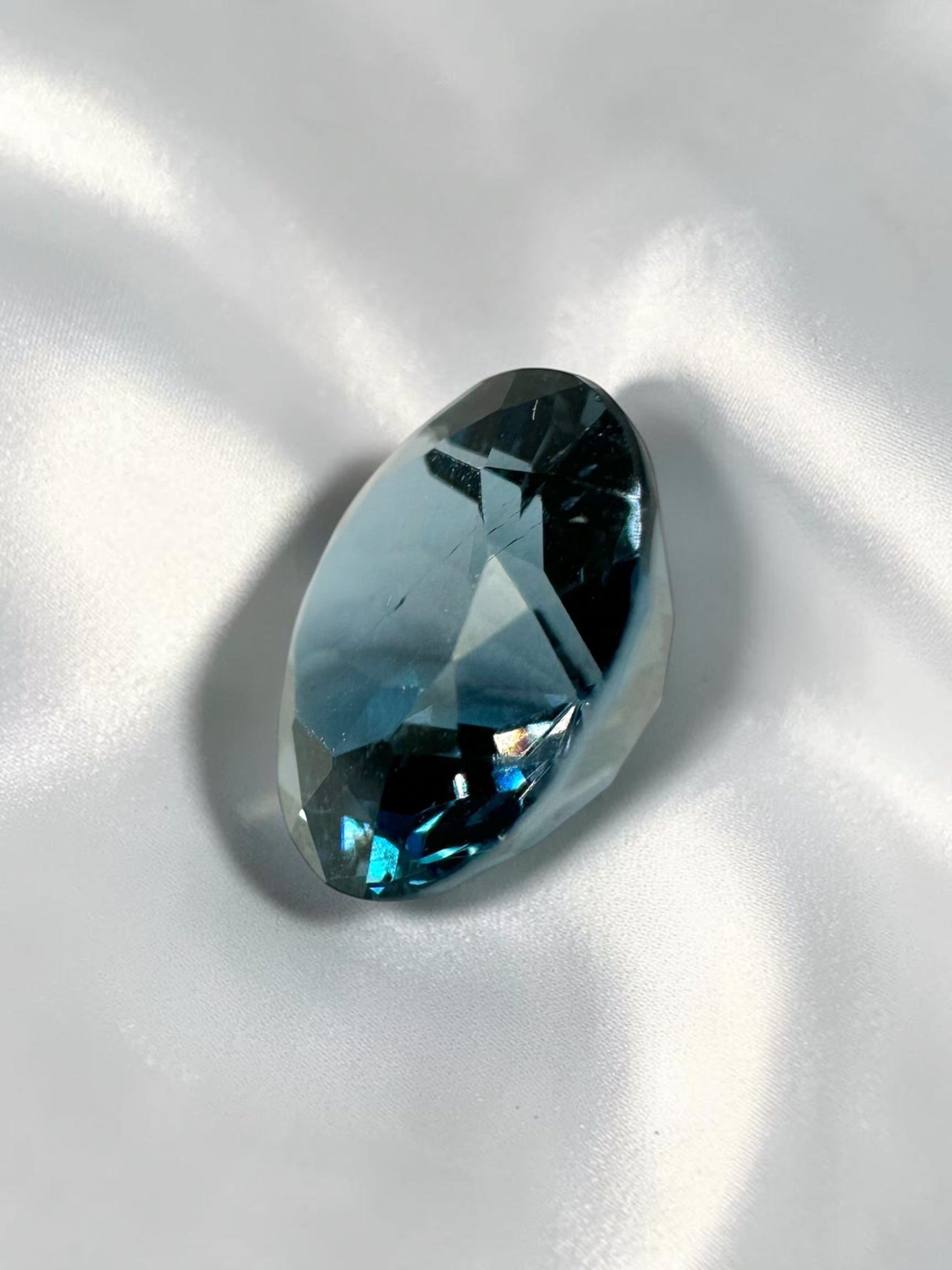 Faceted London Blue Topaz from Sri Lanka 2,85ct - BT11